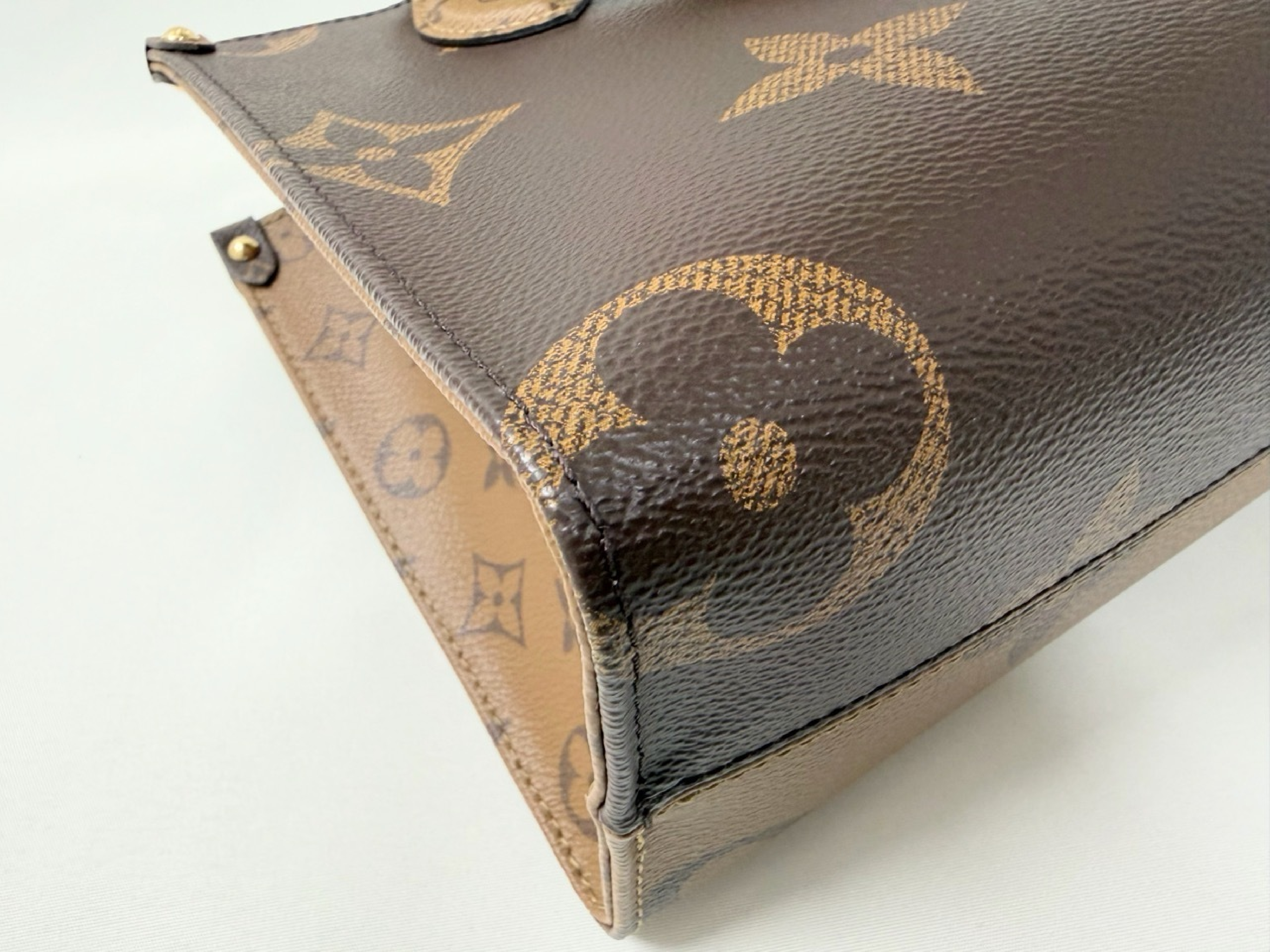Monogram Giant Reverse On the Go PM M46373 Handbag RFID Shoulder Bag — view 6