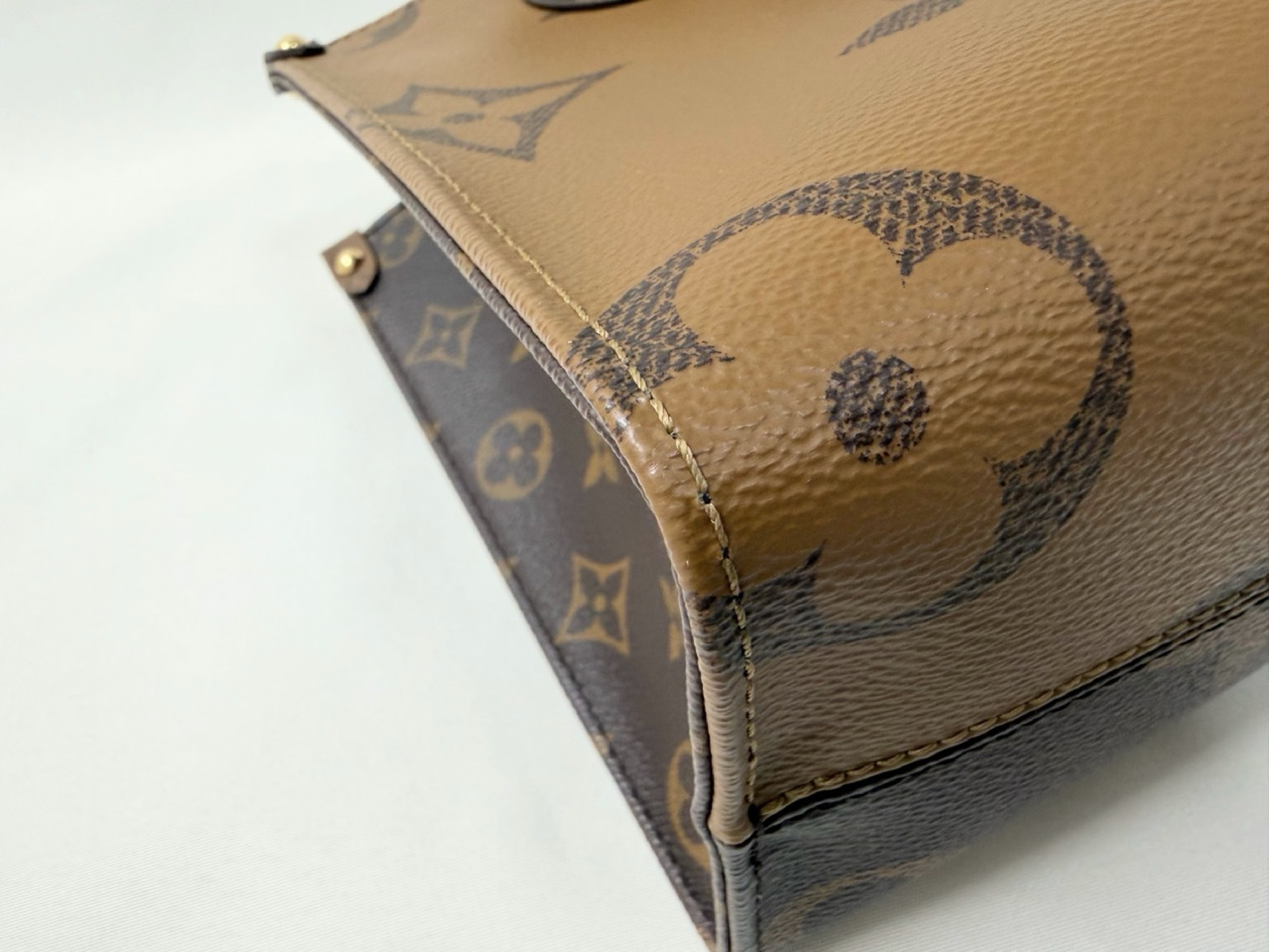 Monogram Giant Reverse On the Go PM M46373 Handbag RFID Shoulder Bag — view 7