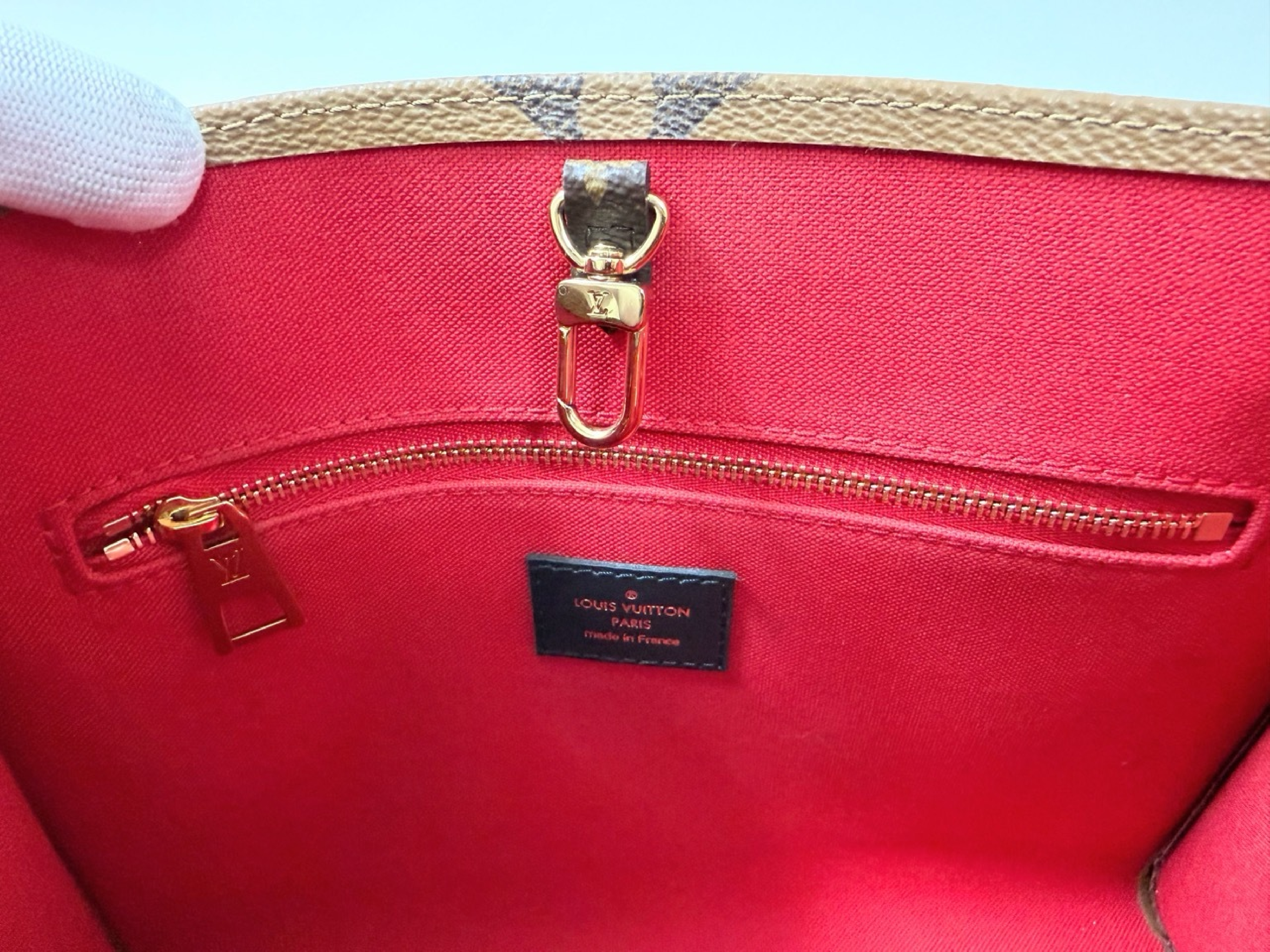 Monogram Giant Reverse On the Go PM M46373 Handbag RFID Shoulder Bag — view 10