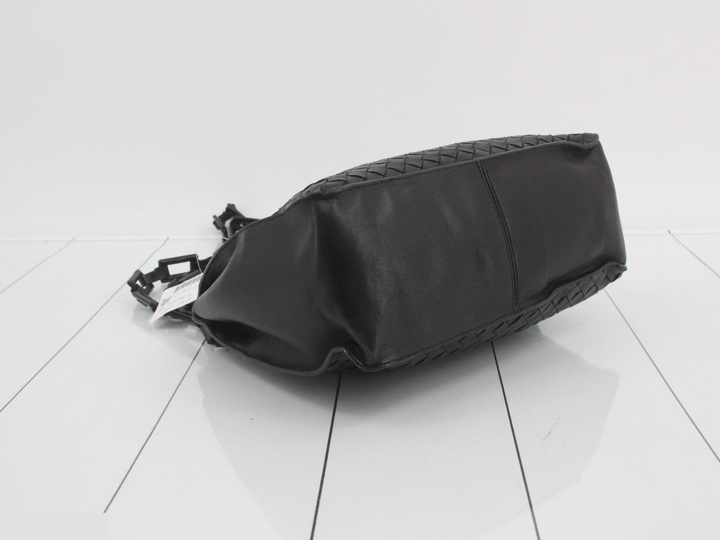 Intrecciato (Bag) - Shoulder Bag - Black — view 5