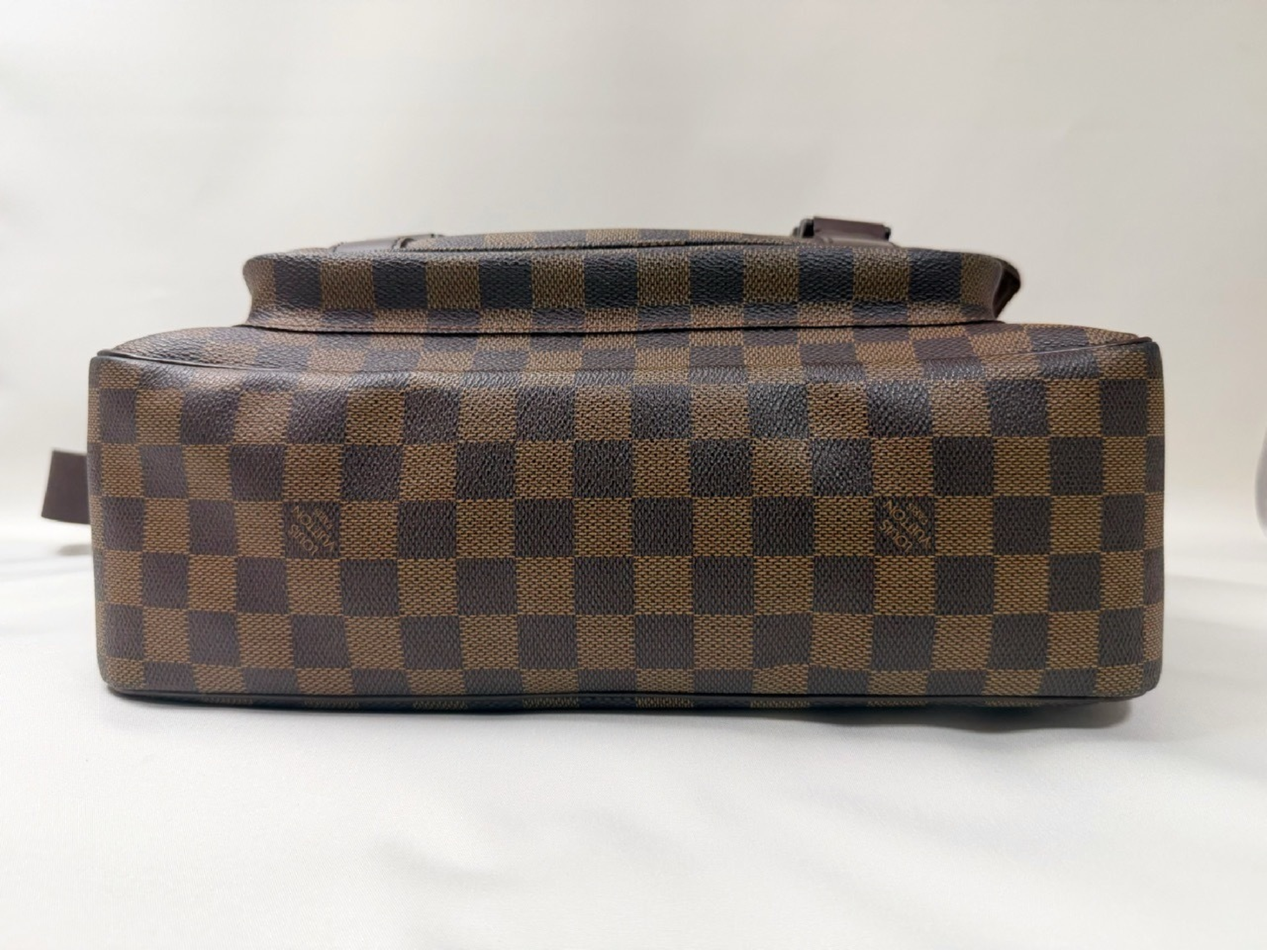 Damier Messenger Melville N51125 Shoulder Bag — view 4