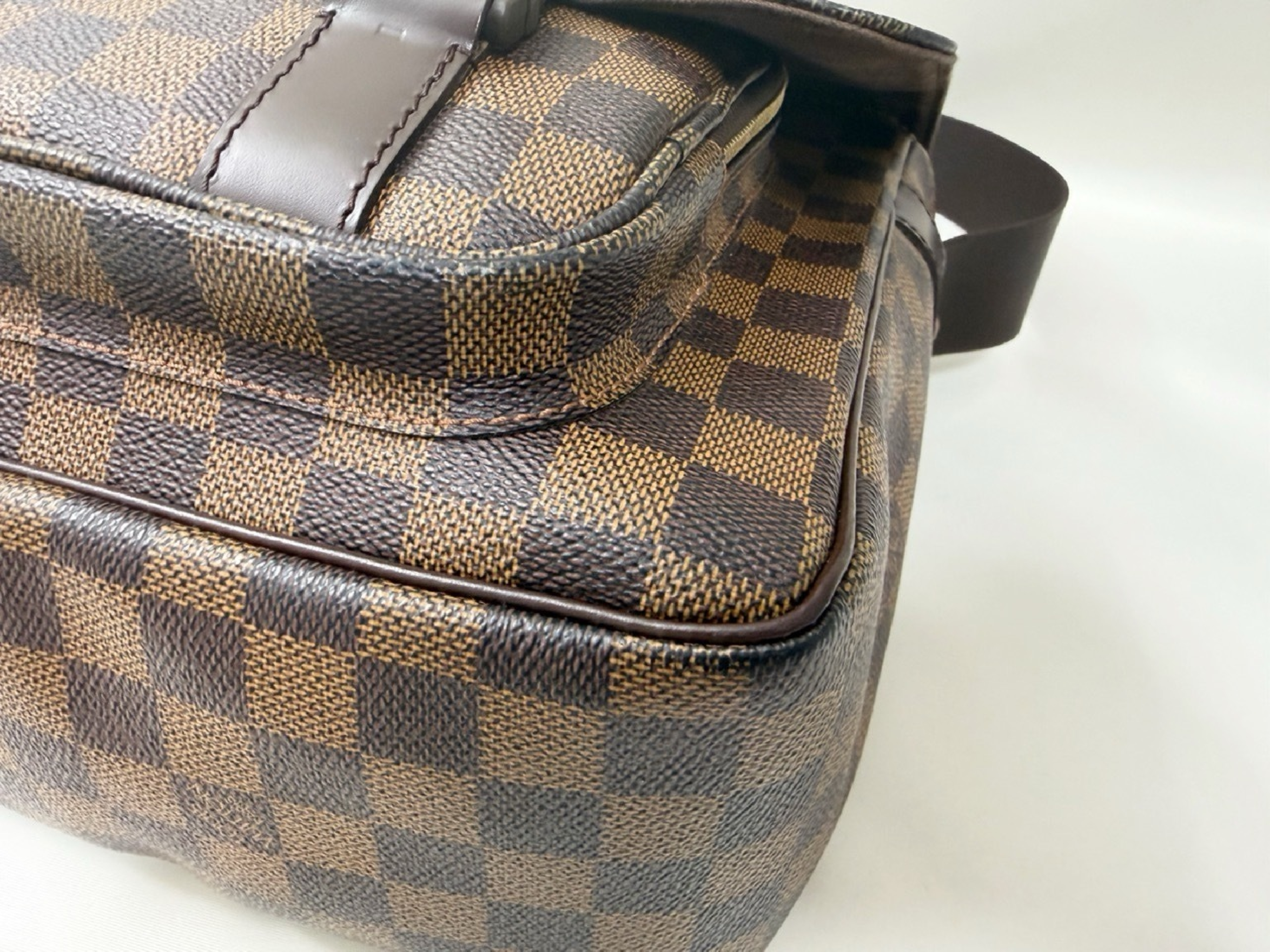 Damier Messenger Melville N51125 Shoulder Bag — view 5