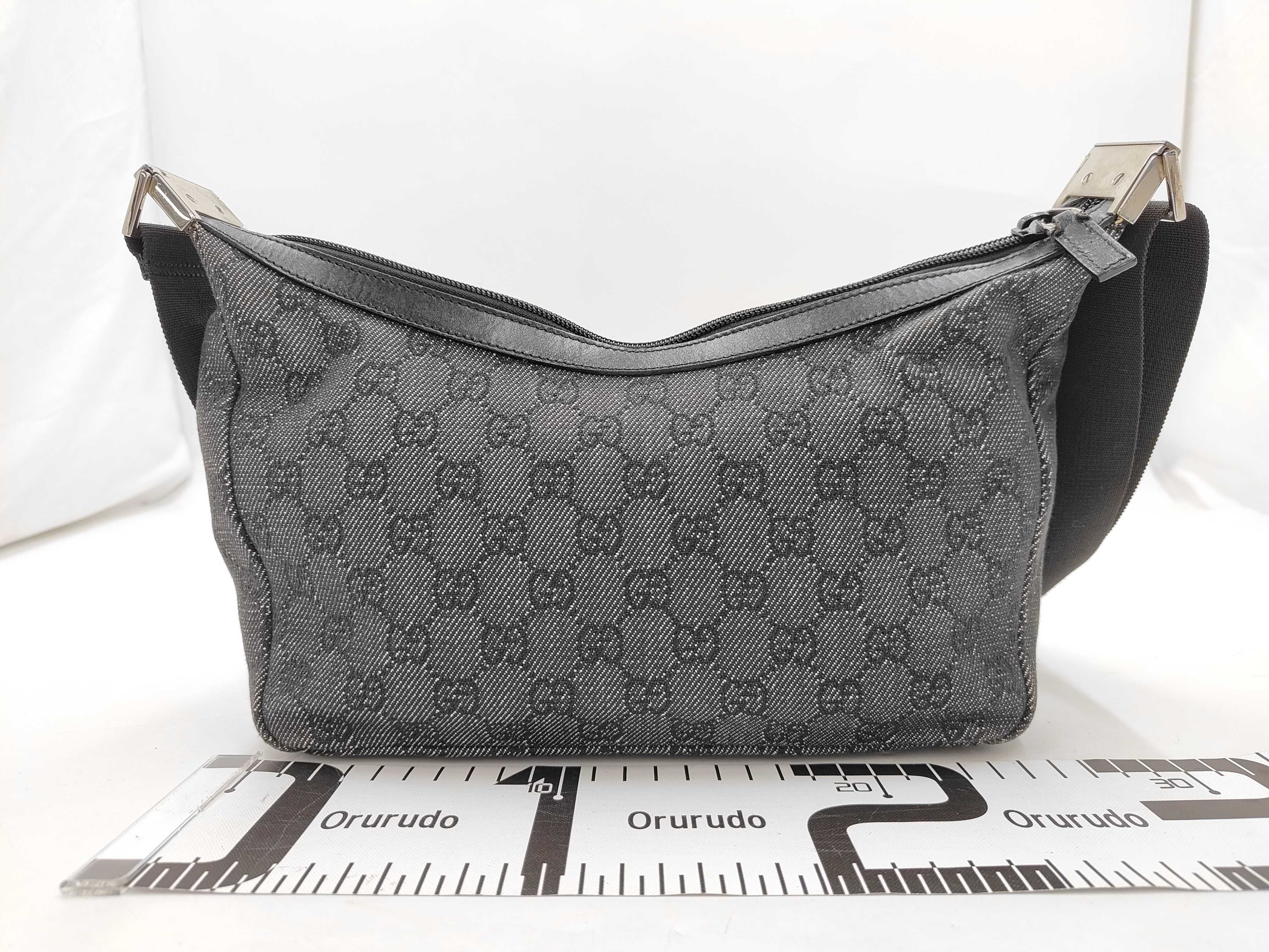 GG Canvas Shoulder Bag — view 2
