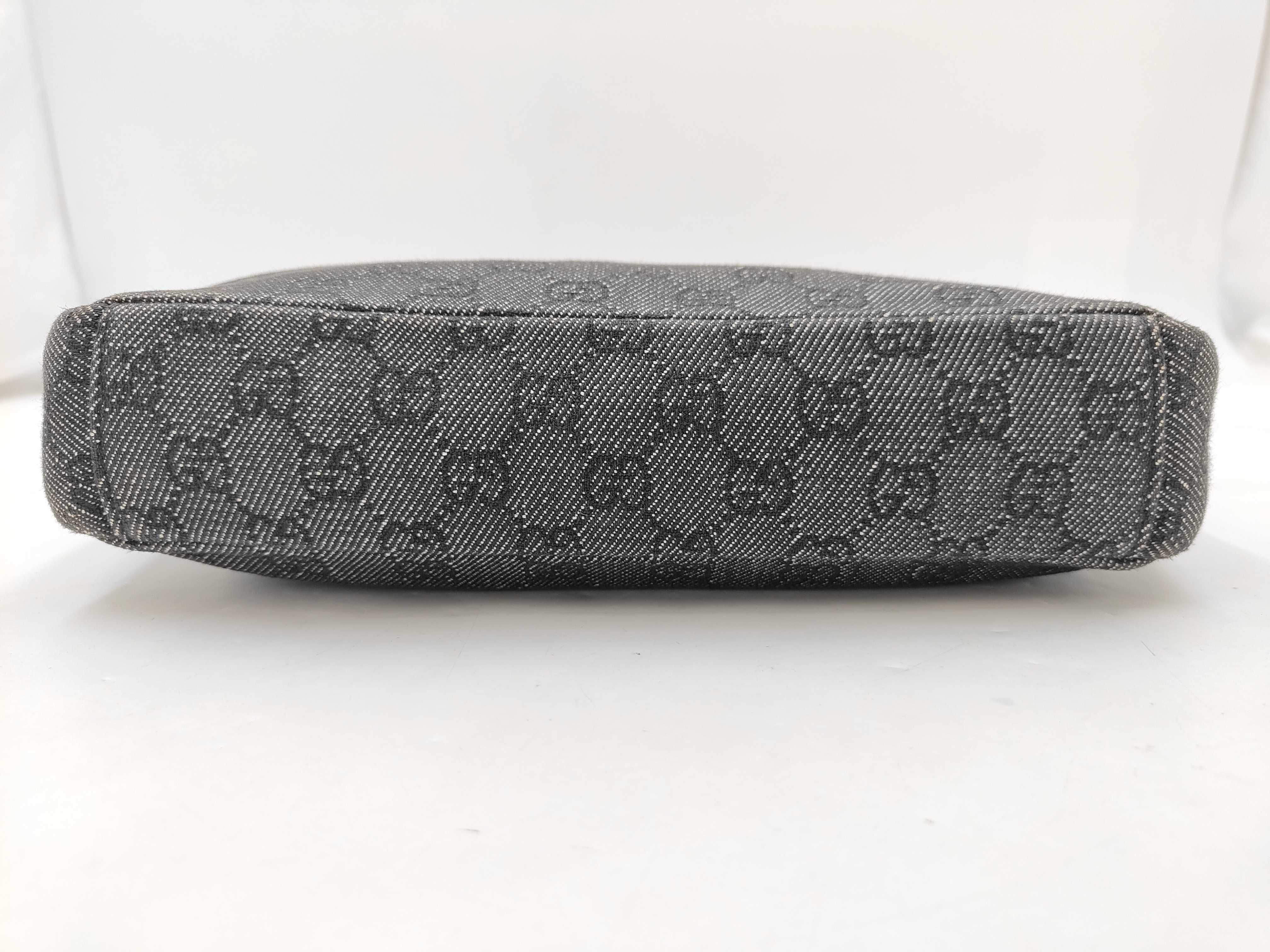 GG Canvas Shoulder Bag — view 3