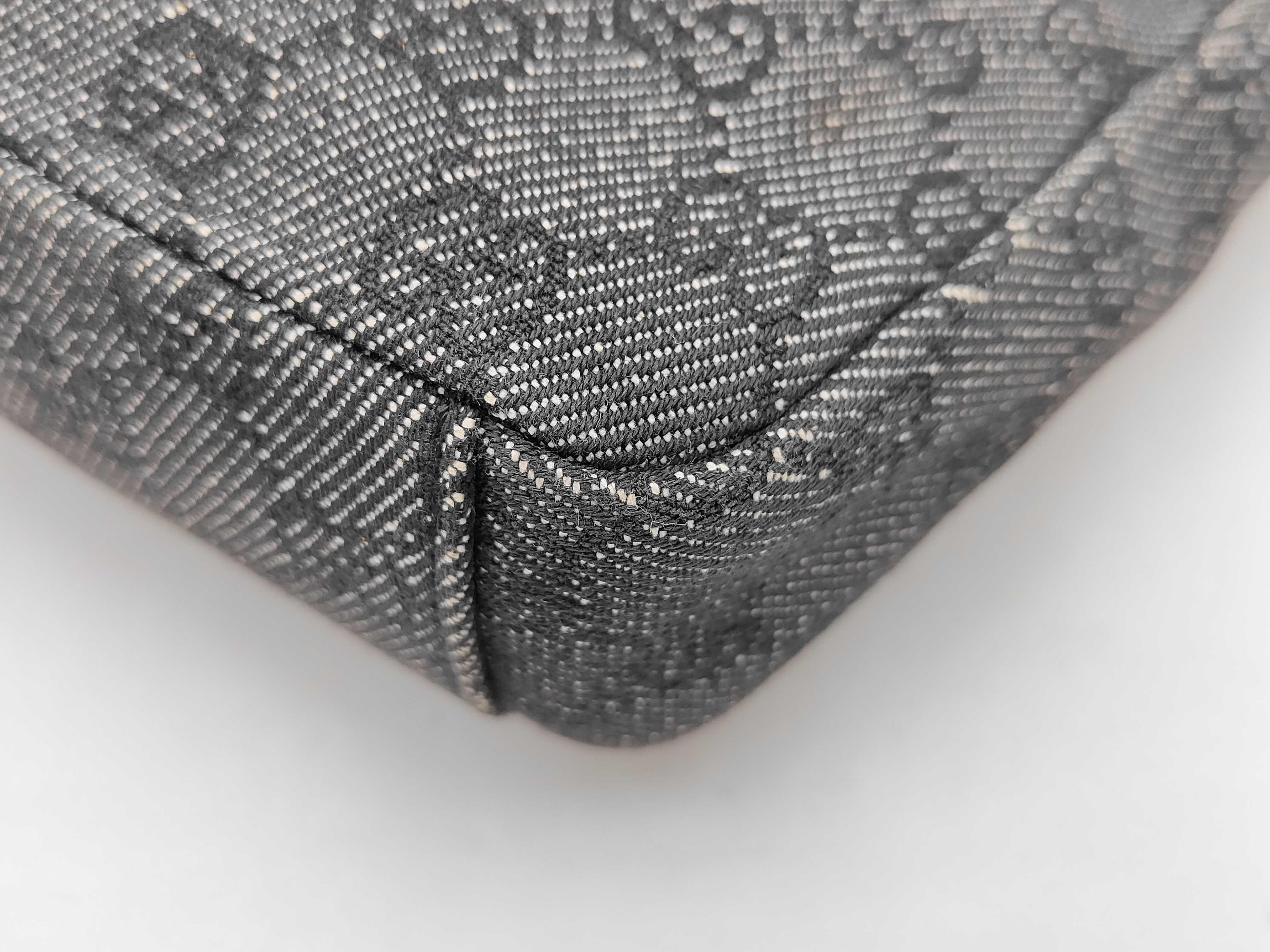 GG Canvas Shoulder Bag — view 4