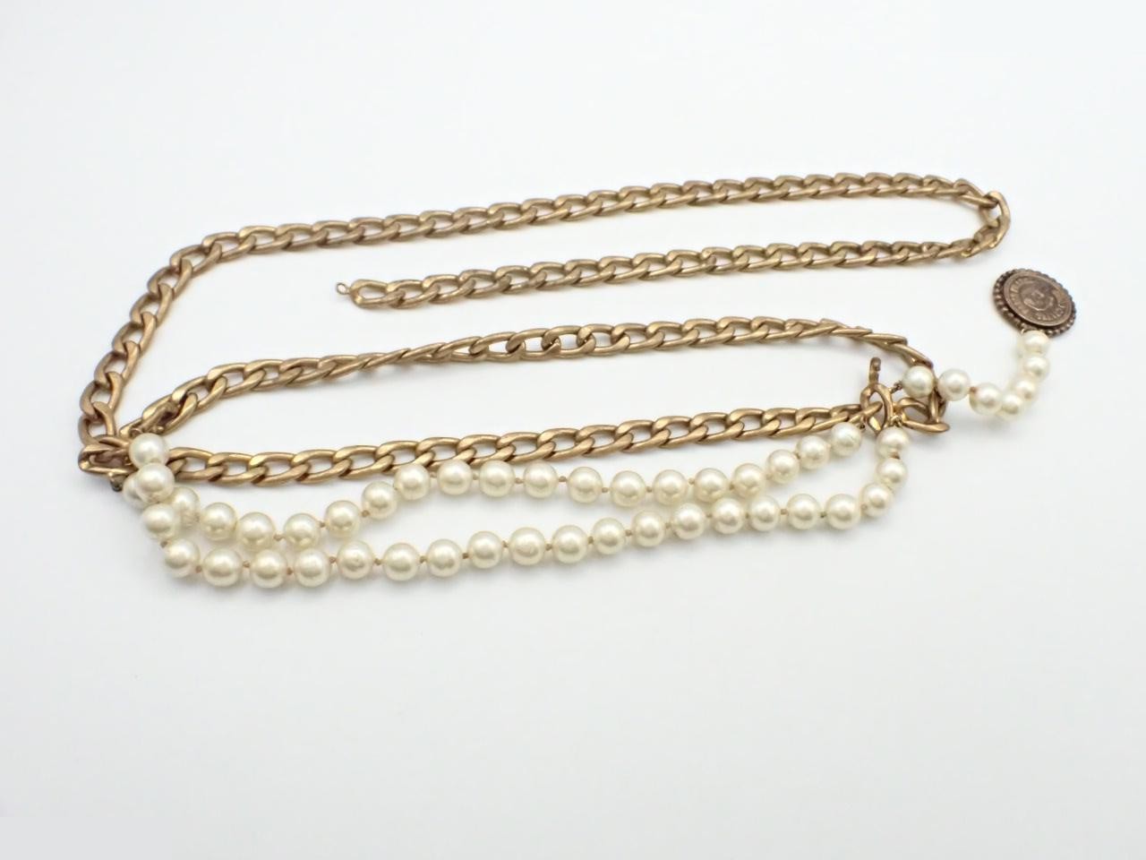 Chain belt with pearls; some parts are missing. — view 2