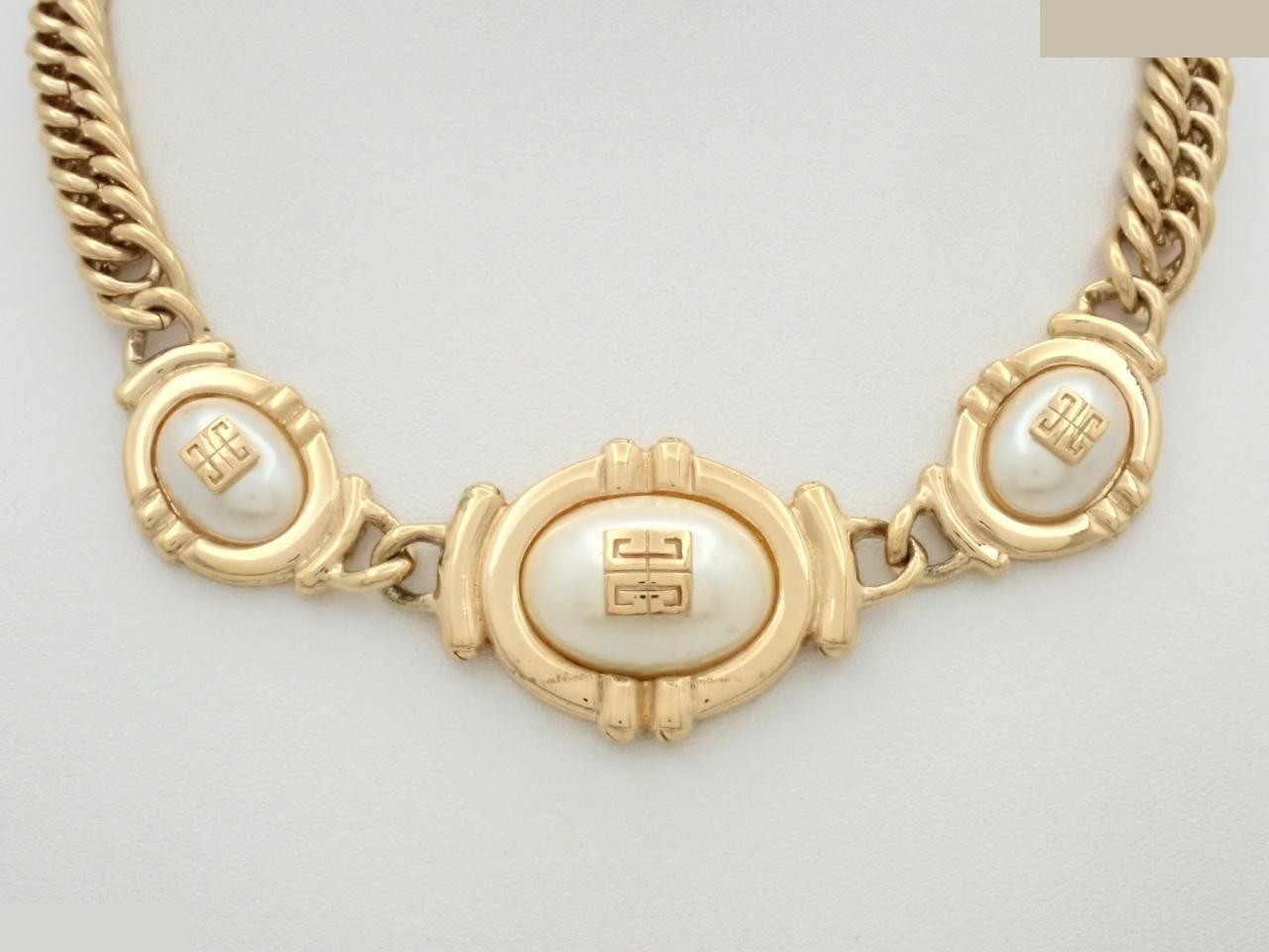 Other lines: Precious metals, necklaces, pendants. Neck circumference approximately 39 cm.