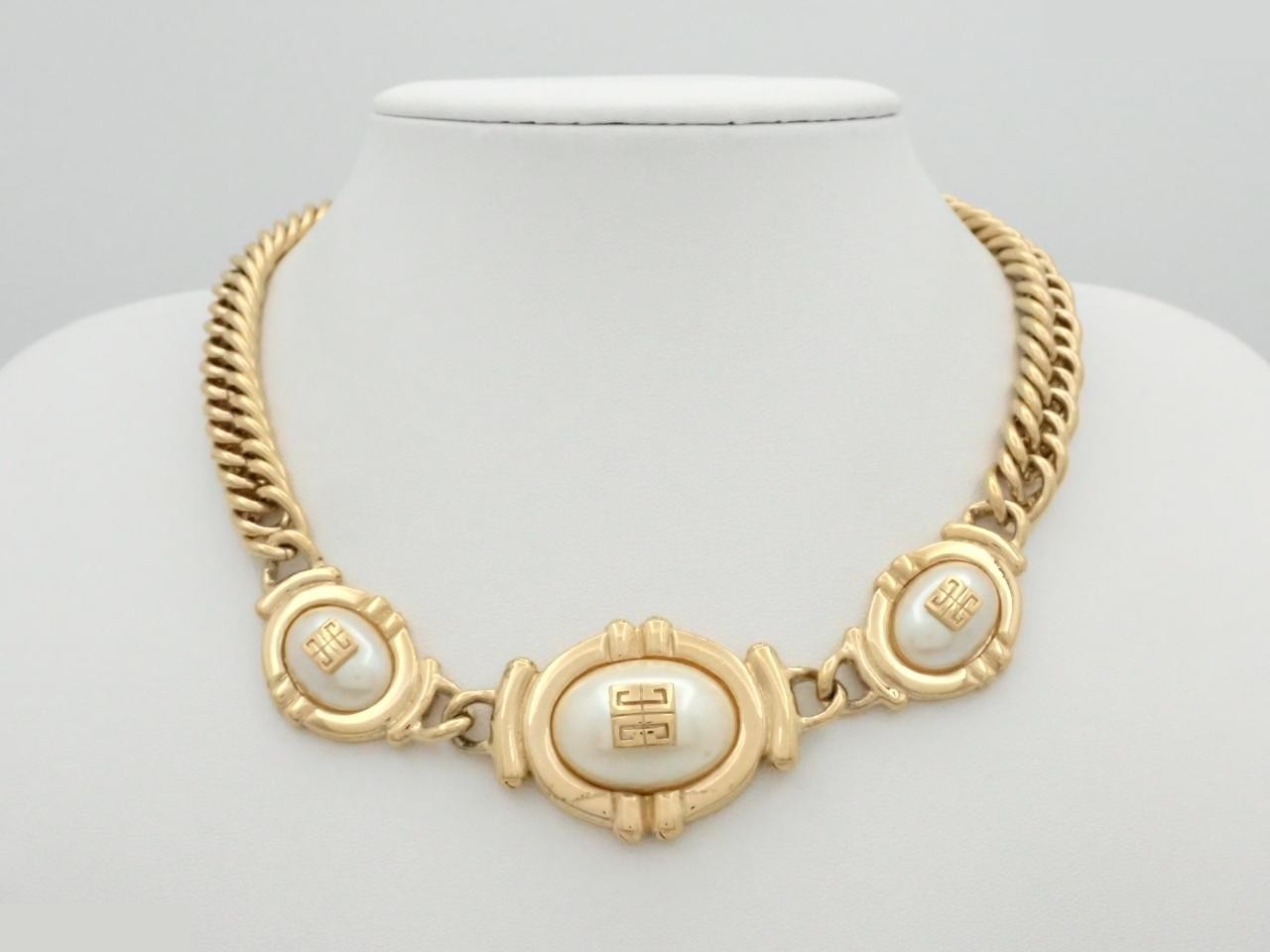 Other lines: Precious metals, necklaces, pendants. Neck circumference approximately 39 cm. — view 3