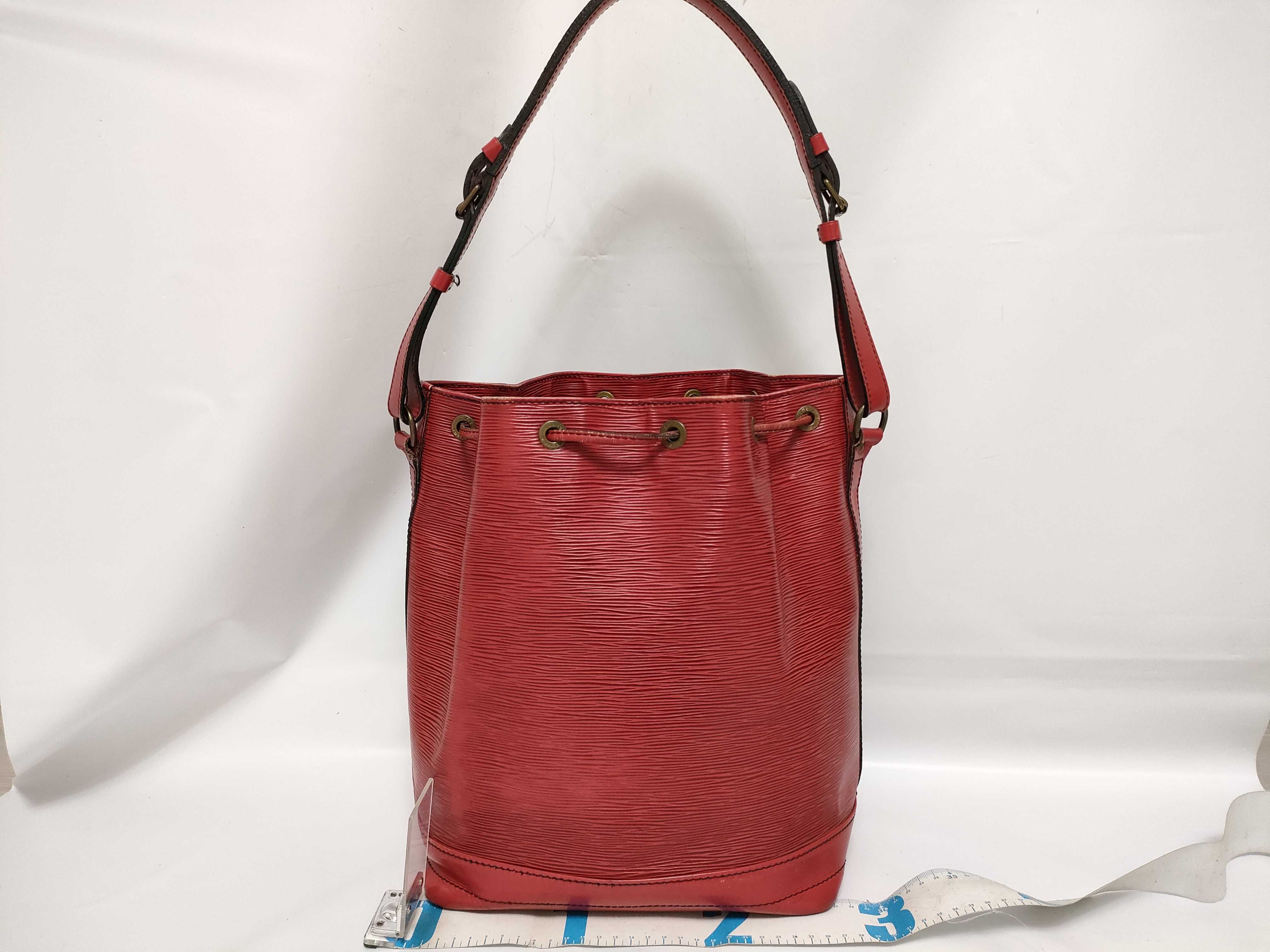 Epi Noe Red M44007 8907A2 Shoulder Bag — view 2