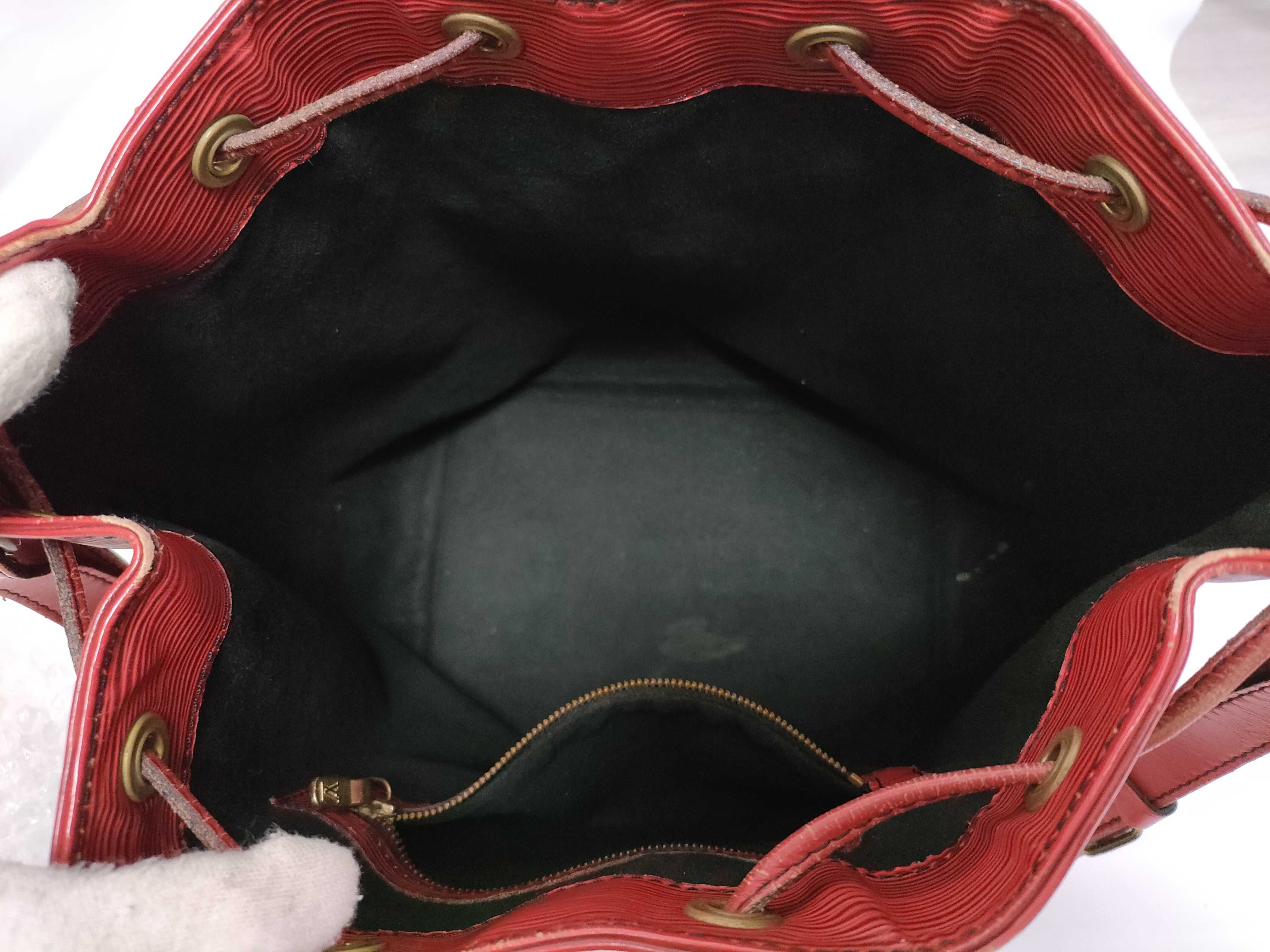 Epi Noe Red M44007 8907A2 Shoulder Bag — view 15