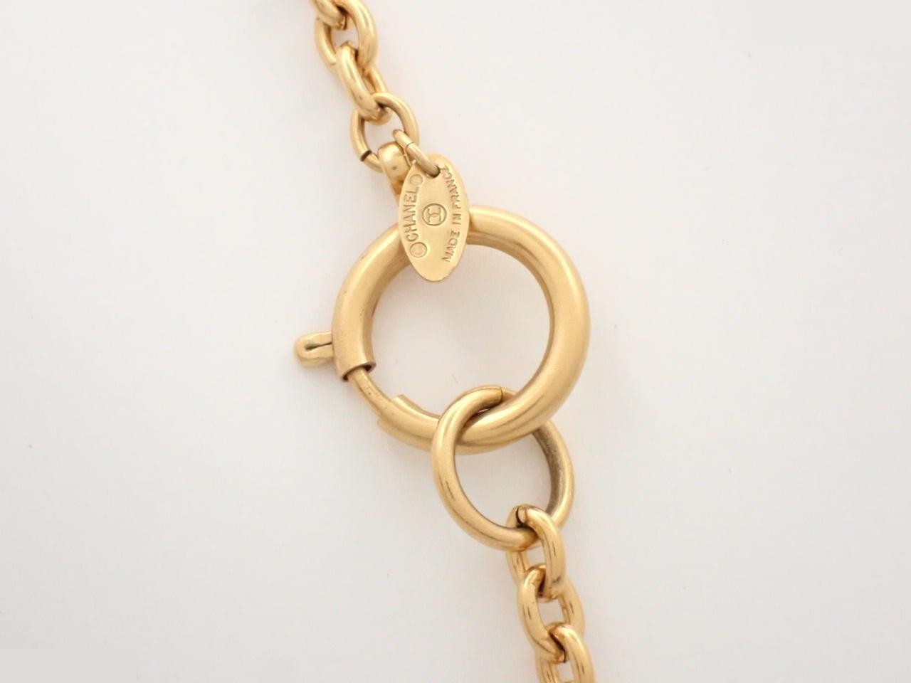 Gold necklace — view 2