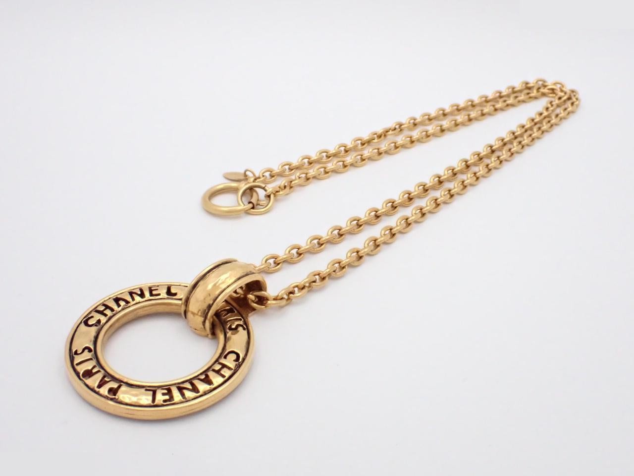 Gold necklace — view 3