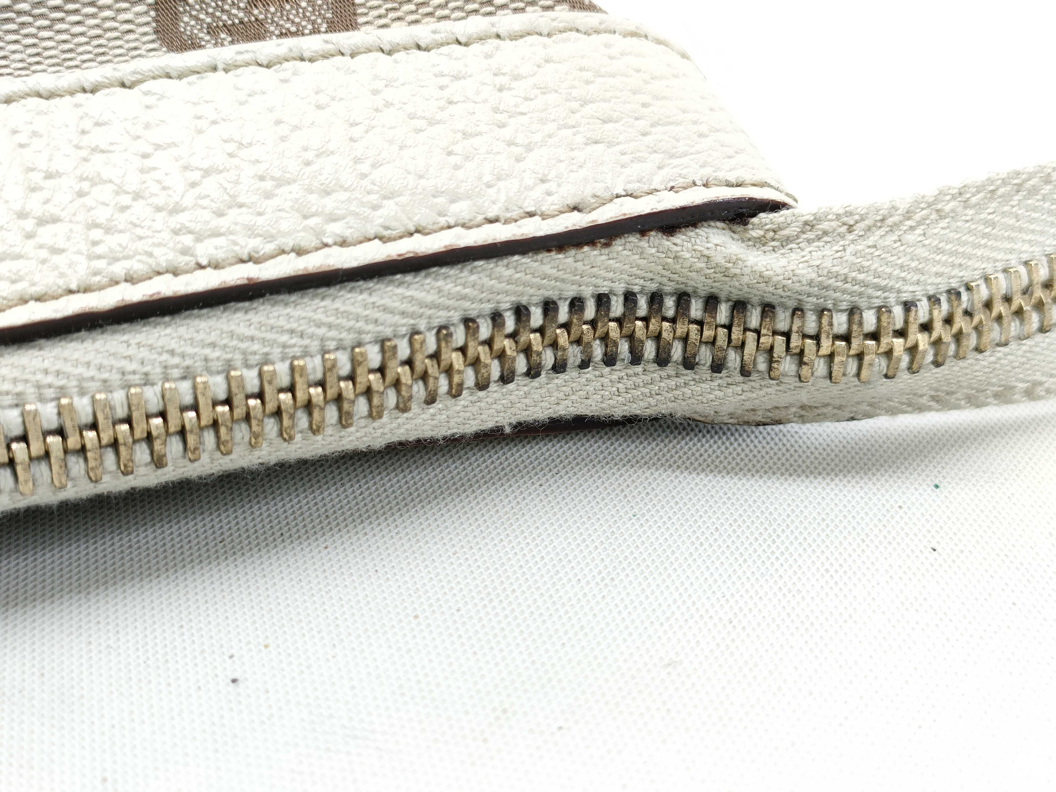GG Canvas Gucci Tote Bag — view 8