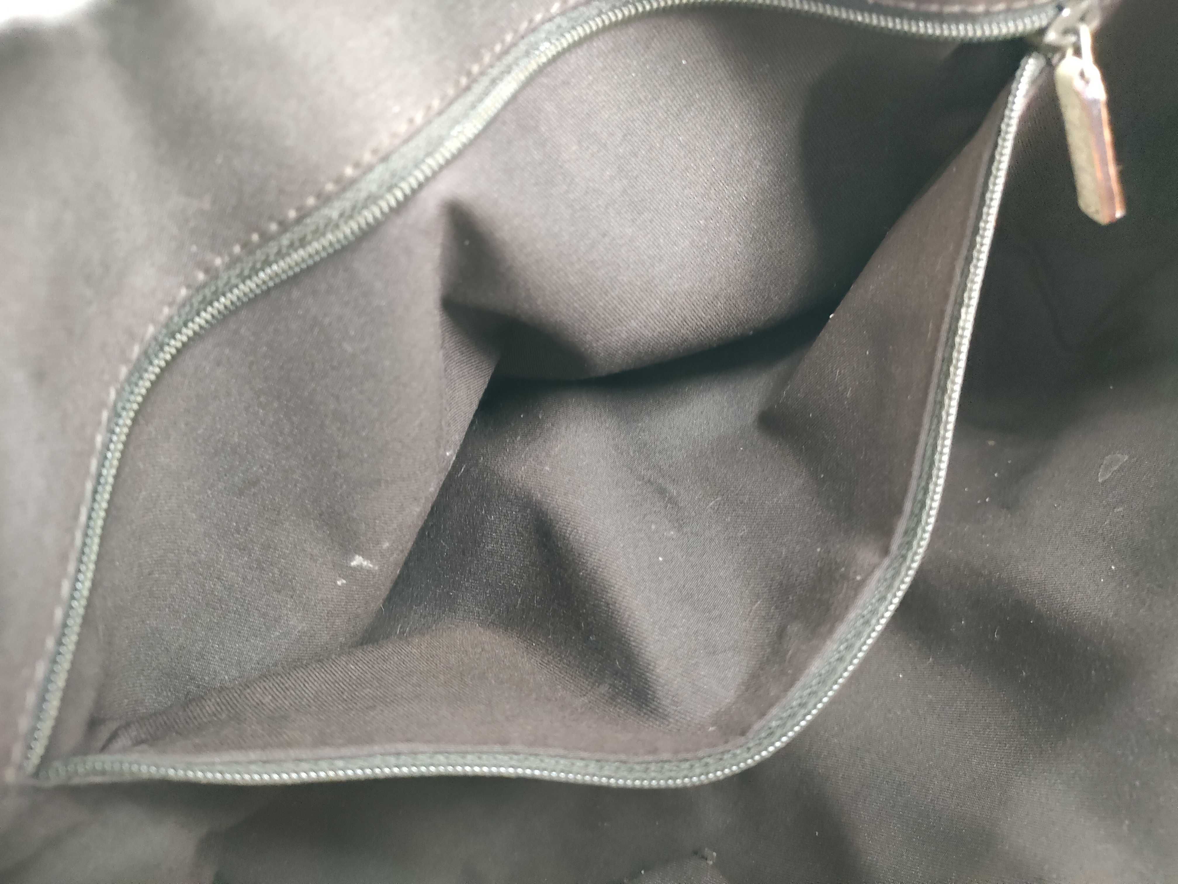 GG Canvas Gucci Tote Bag — view 10