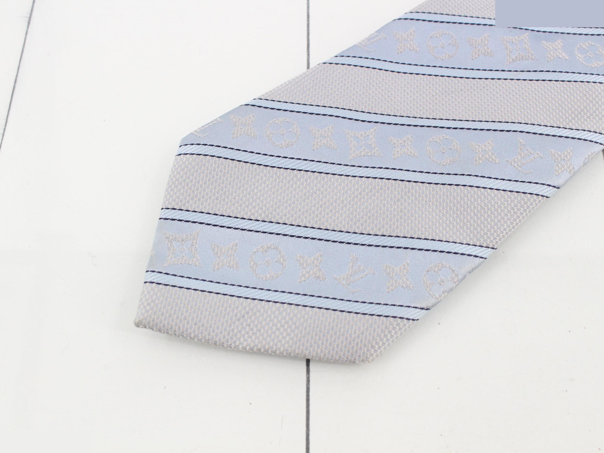 tie — view 3