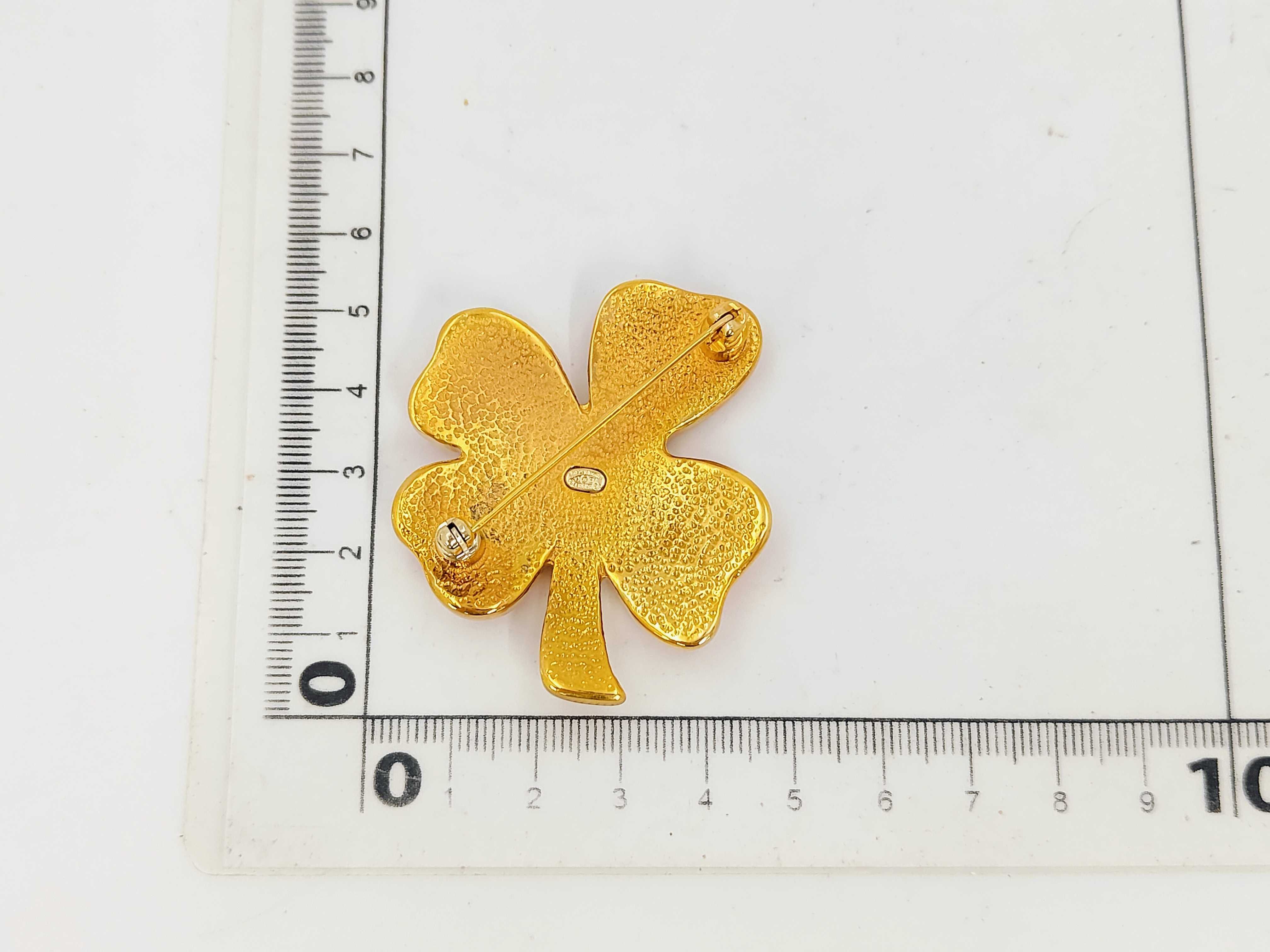 03P Clover Pink Brooch — view 6
