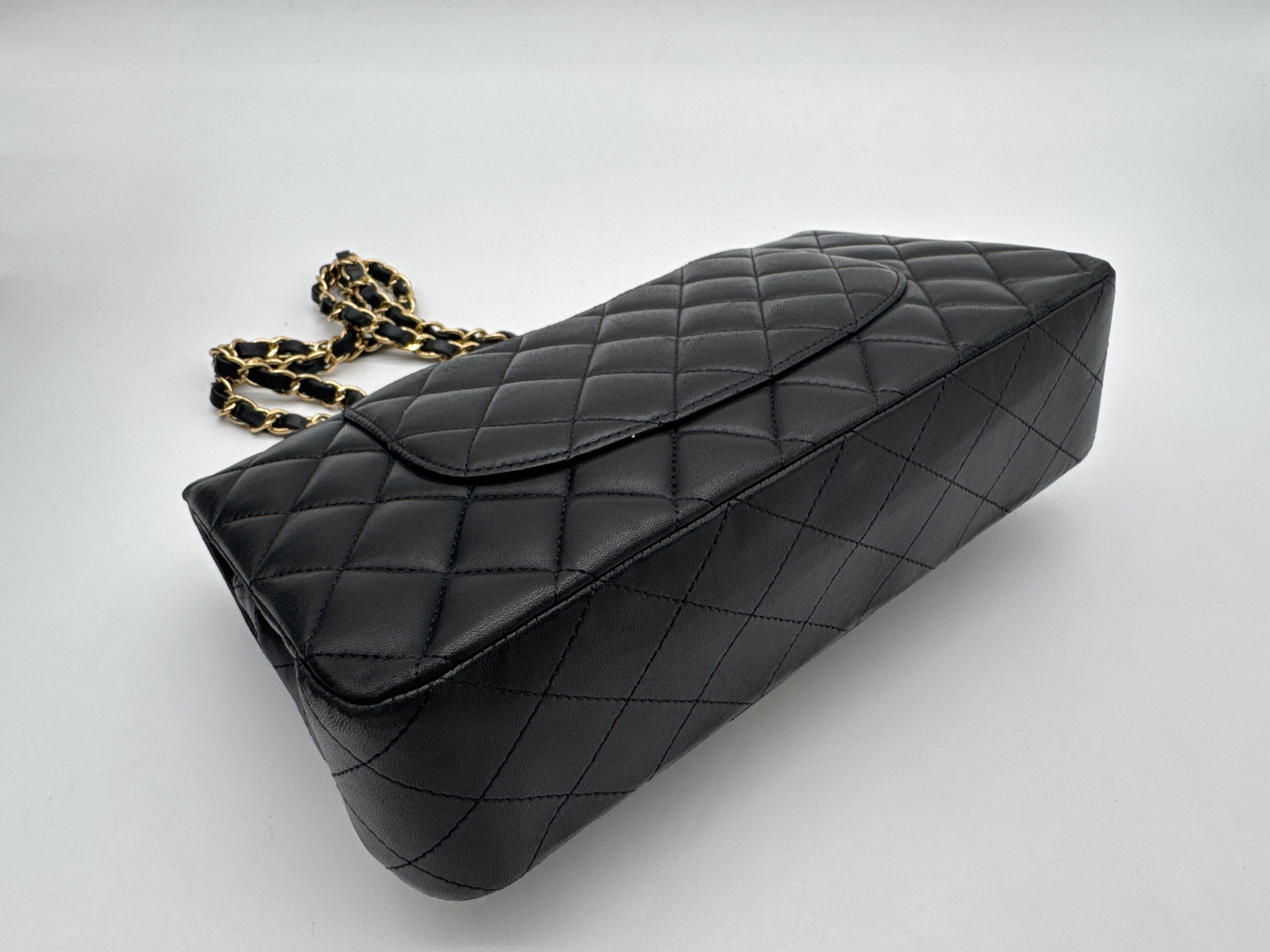 Lambskin Matelassé 25 Black Shoulder Bag — view 7