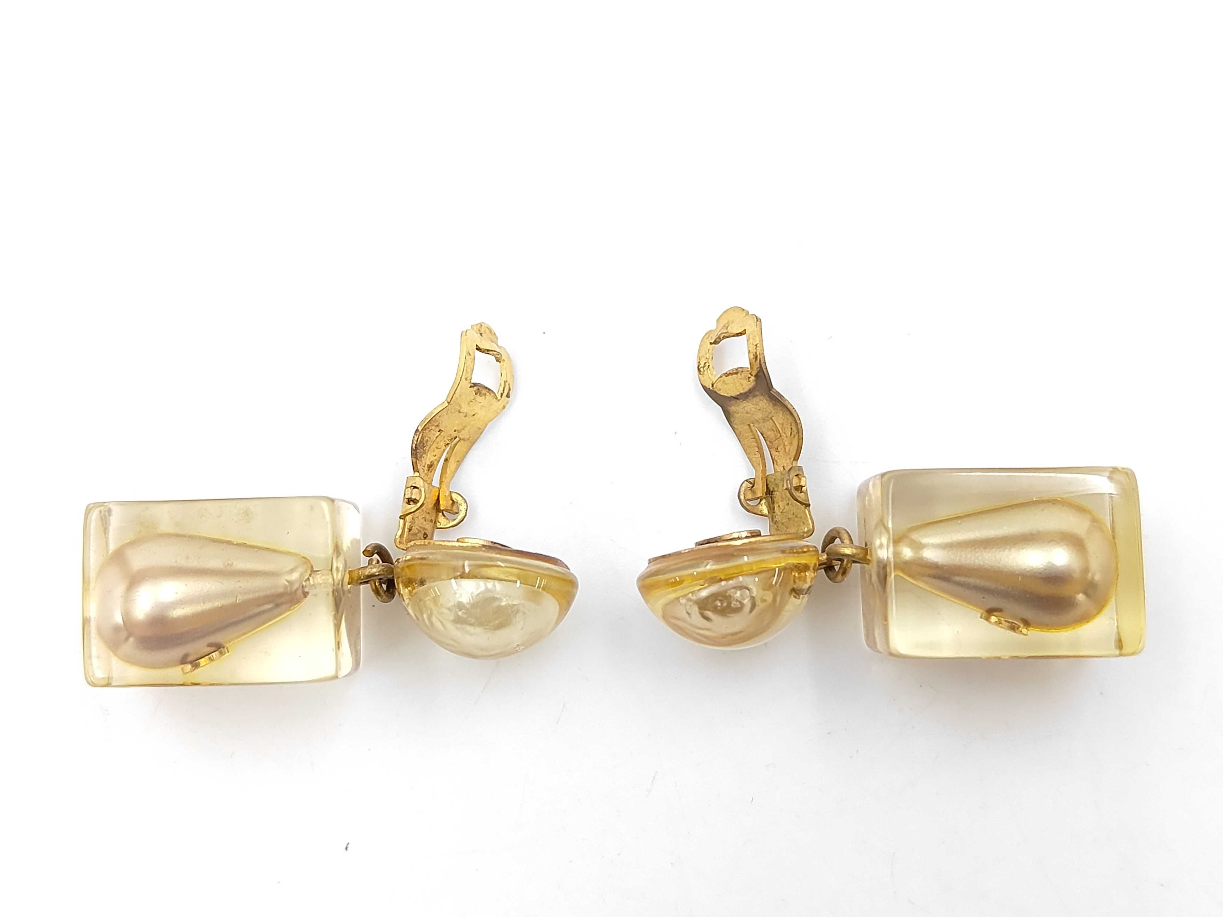 97P Coco Mark Pearl Clear Cube Swing Earrings — view 3