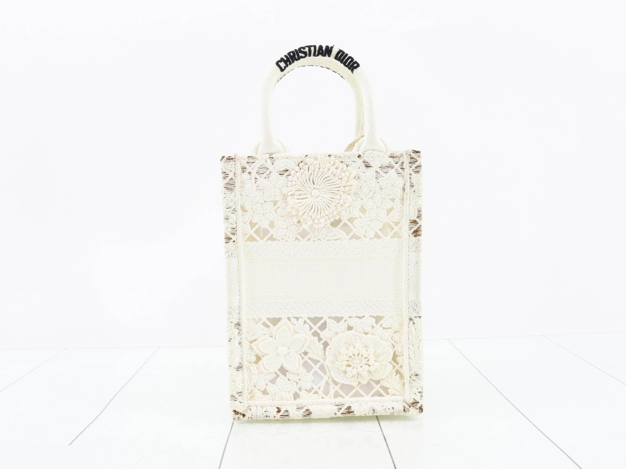 Book Tote Mini Phone Bag - Tote Bag — view 2