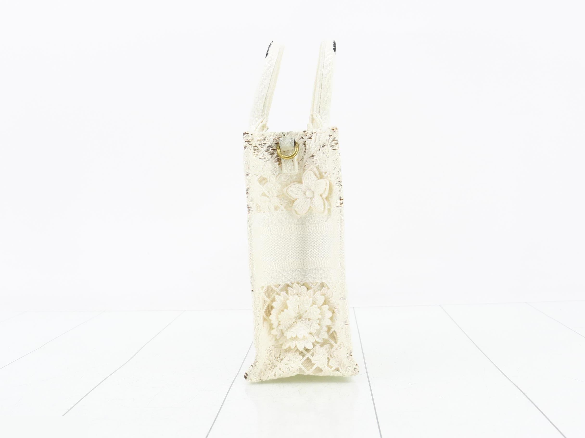 Book Tote Mini Phone Bag - Tote Bag — view 4