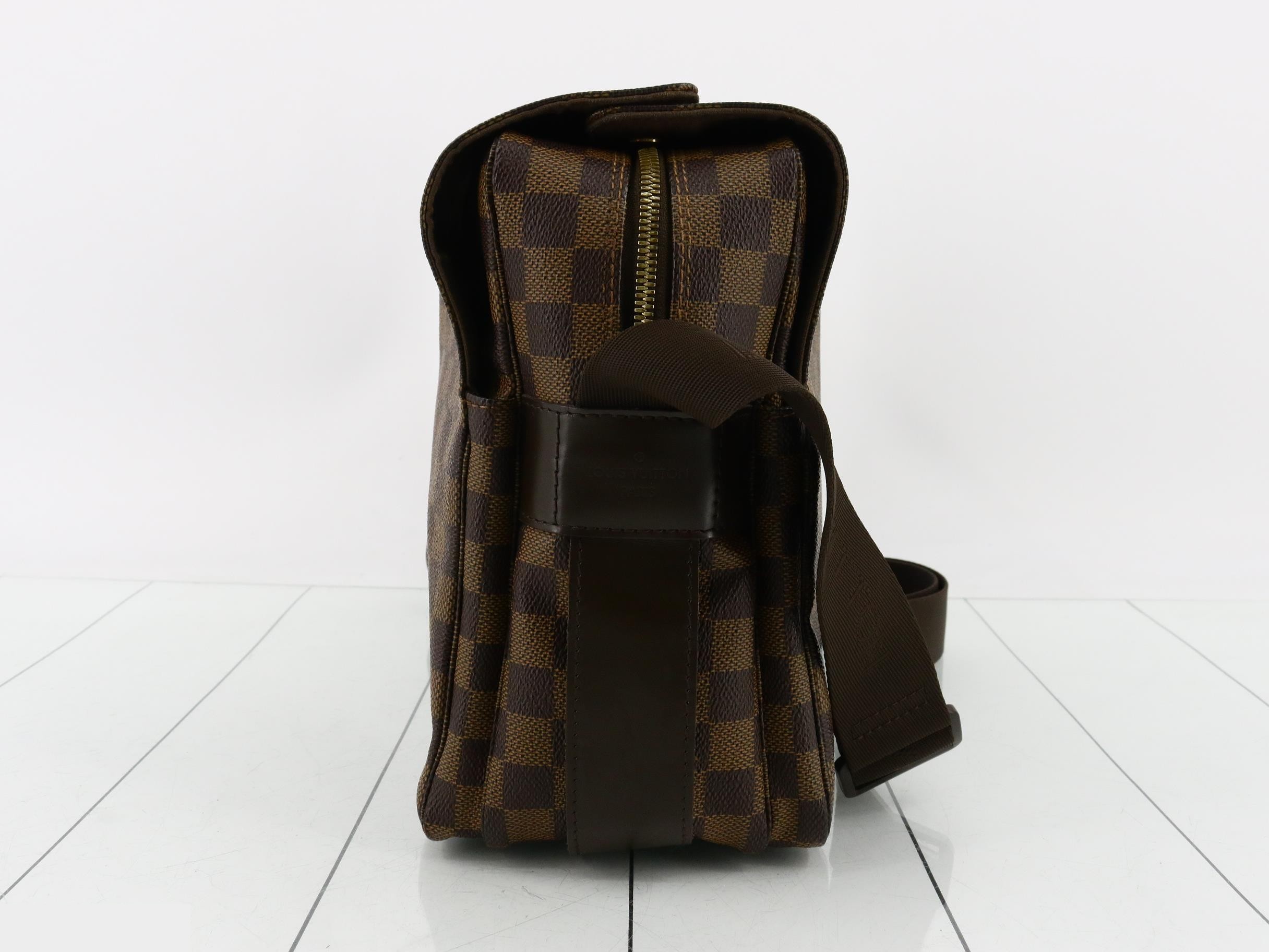 Navilio Damier Ebene Shoulder Bag — view 4