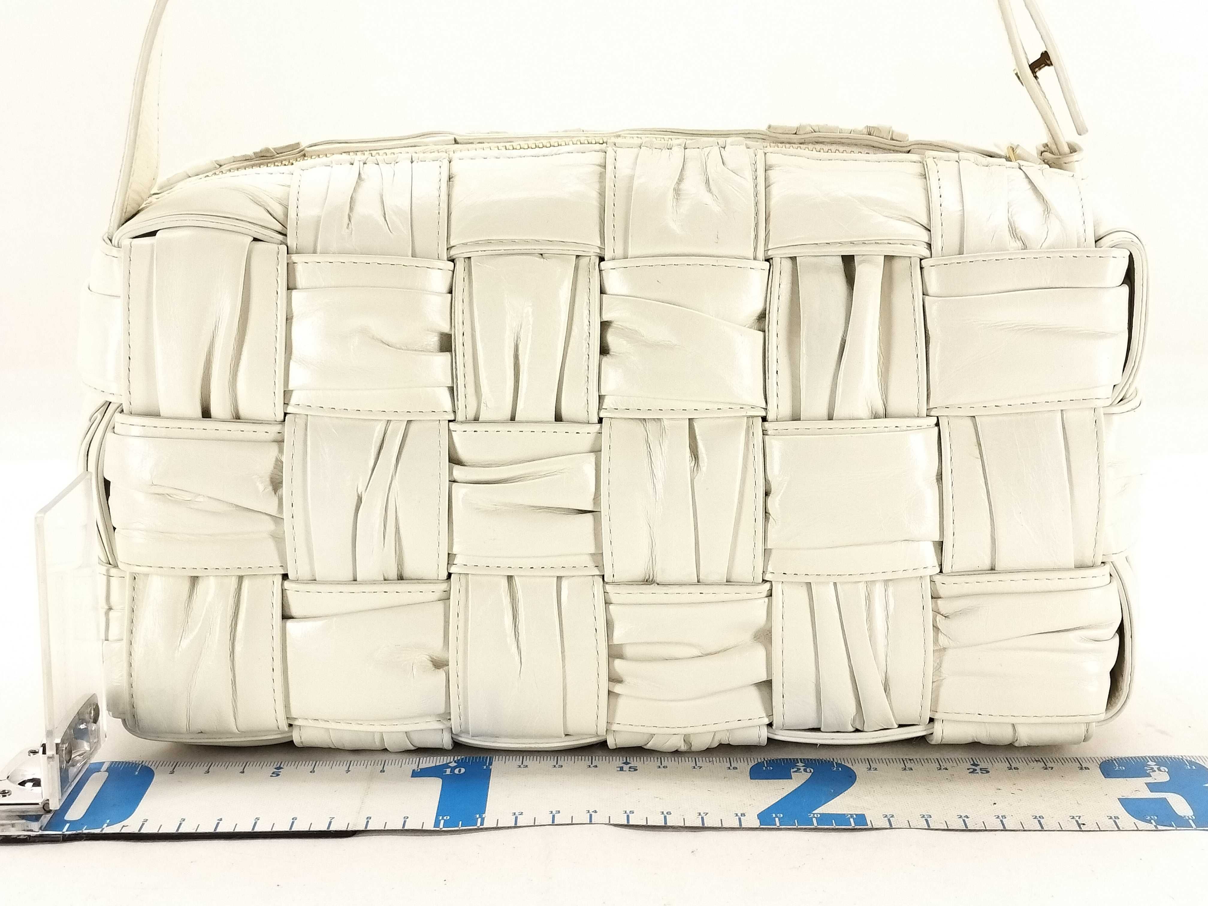 Intrecciato Bottega Veneta Shoulder Bag — view 2