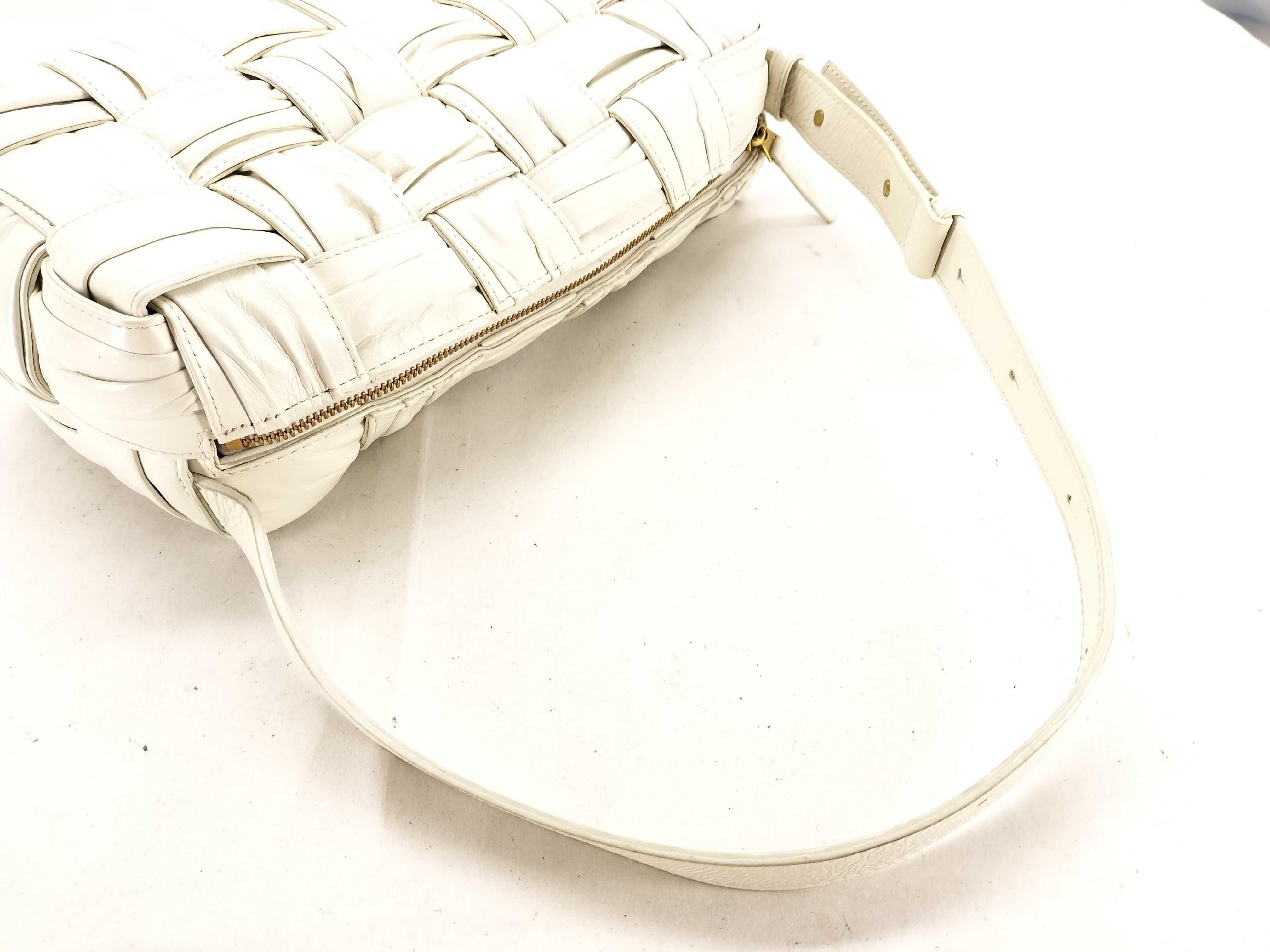 Intrecciato Bottega Veneta Shoulder Bag — view 3