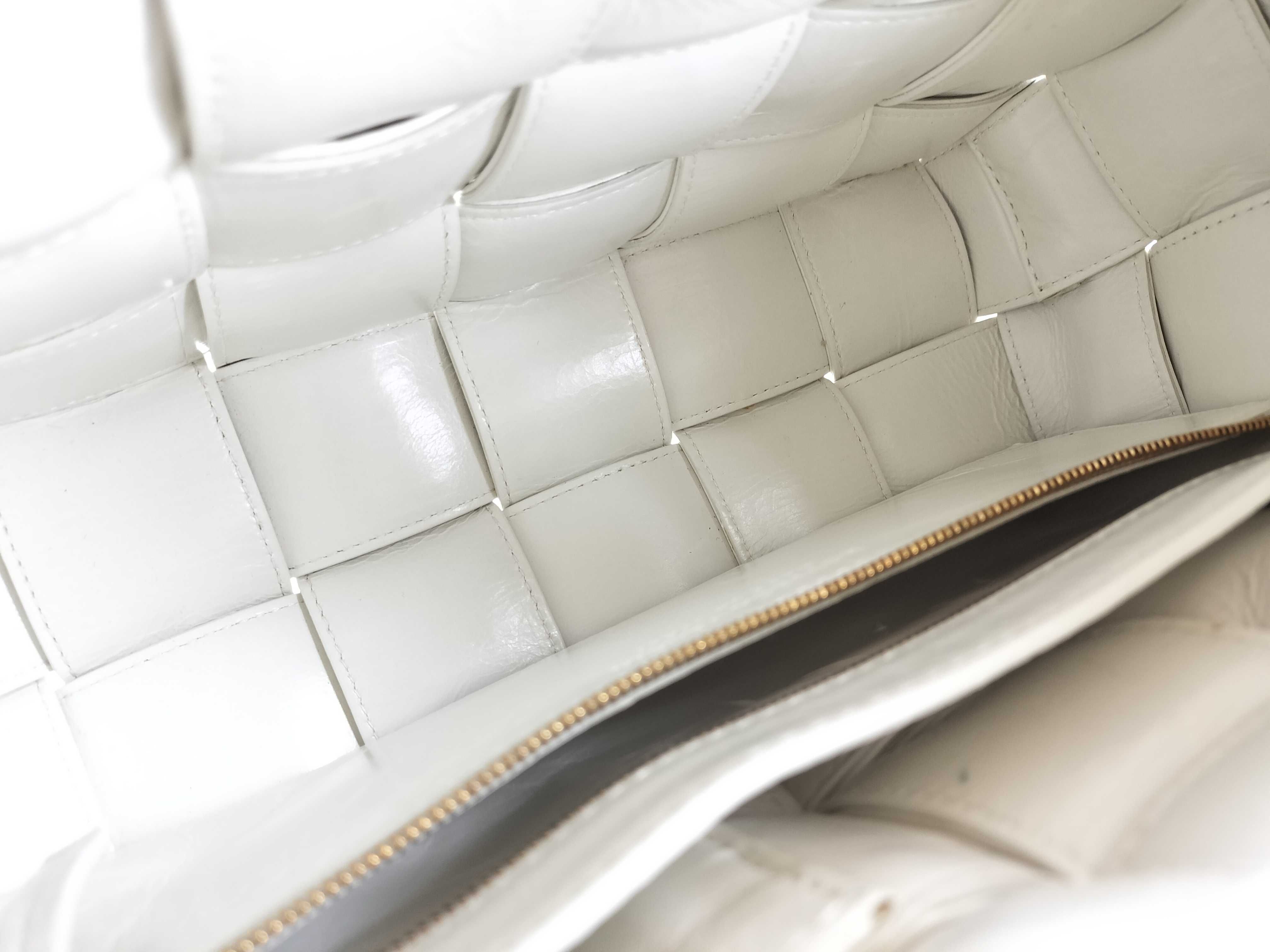 Intrecciato Bottega Veneta Shoulder Bag — view 10