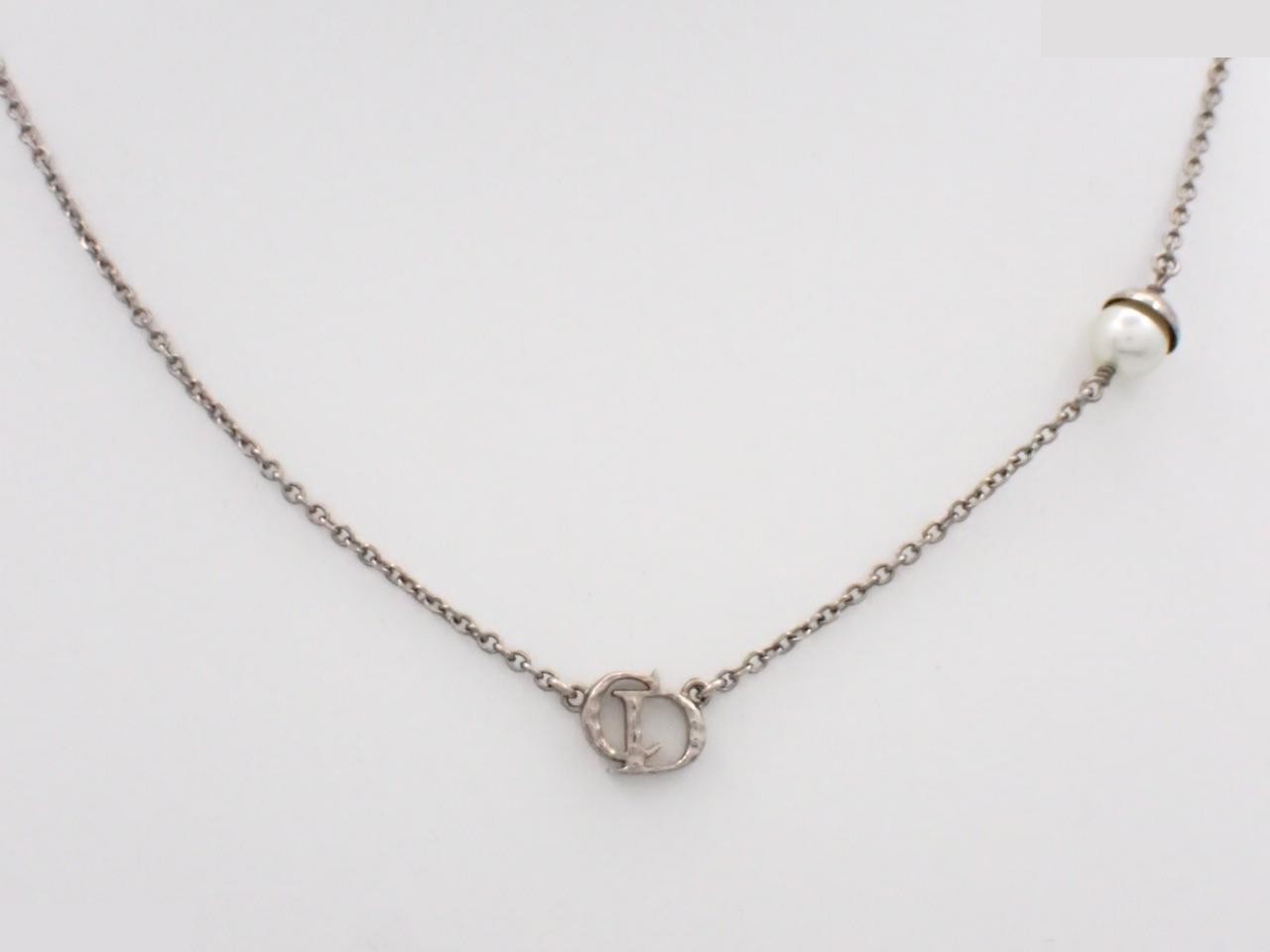 Logo necklace, chain approximately 42cm
