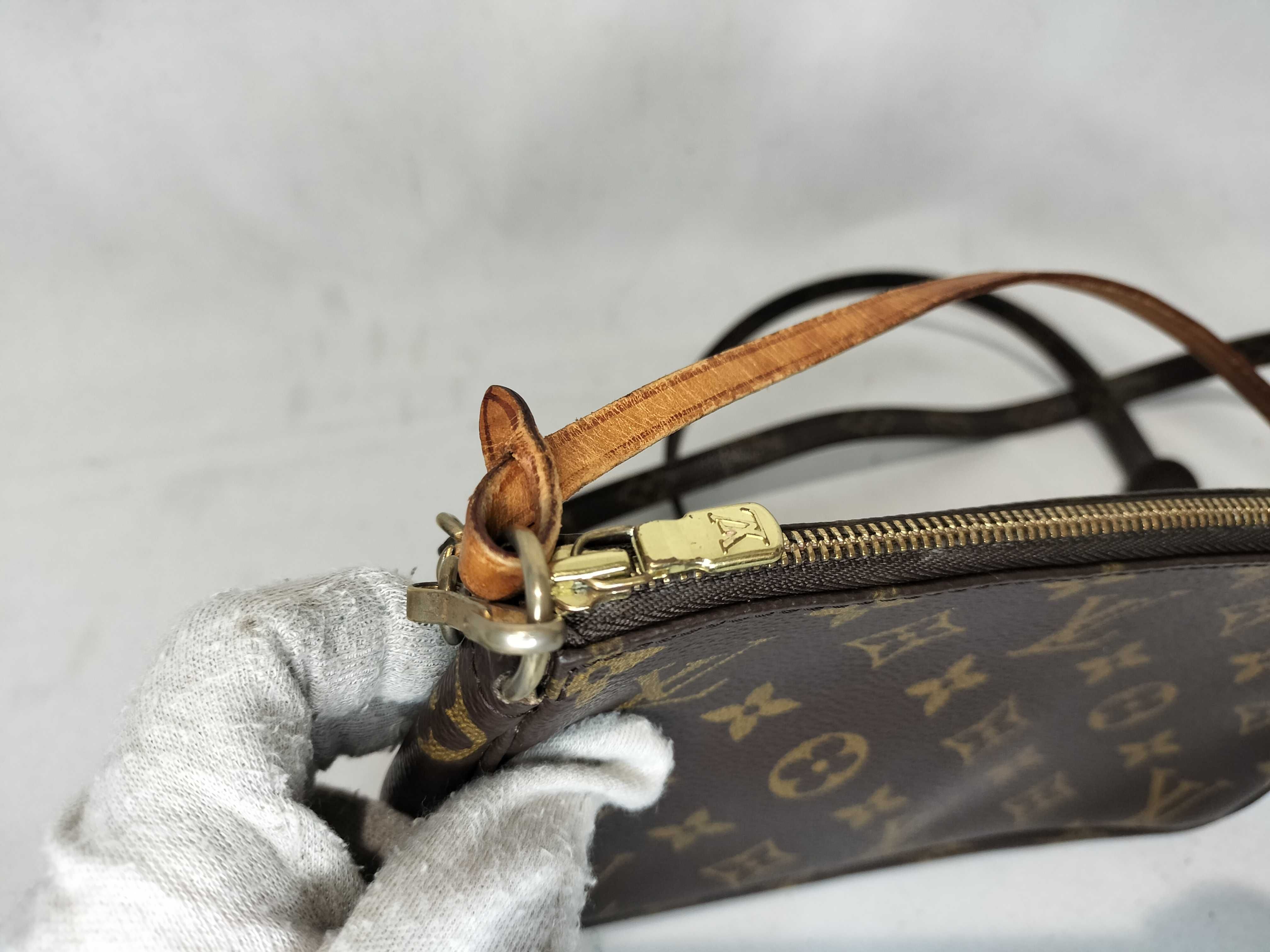 Monogram Pochette Accessoires M51986 Shoulder Bag with Strap — view 8