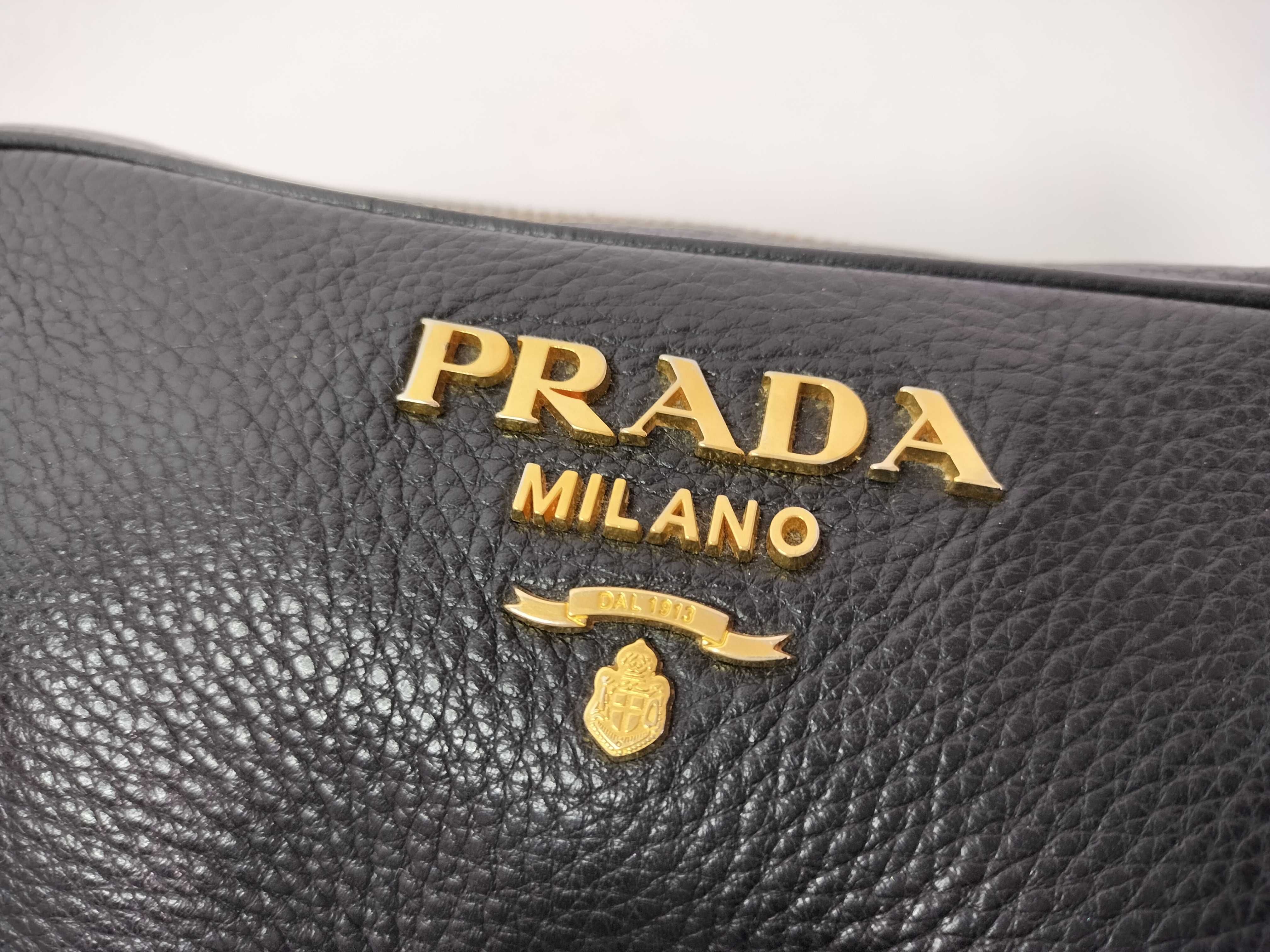 Vitello Daino Camera Bag, Black Shoulder Bag — view 11