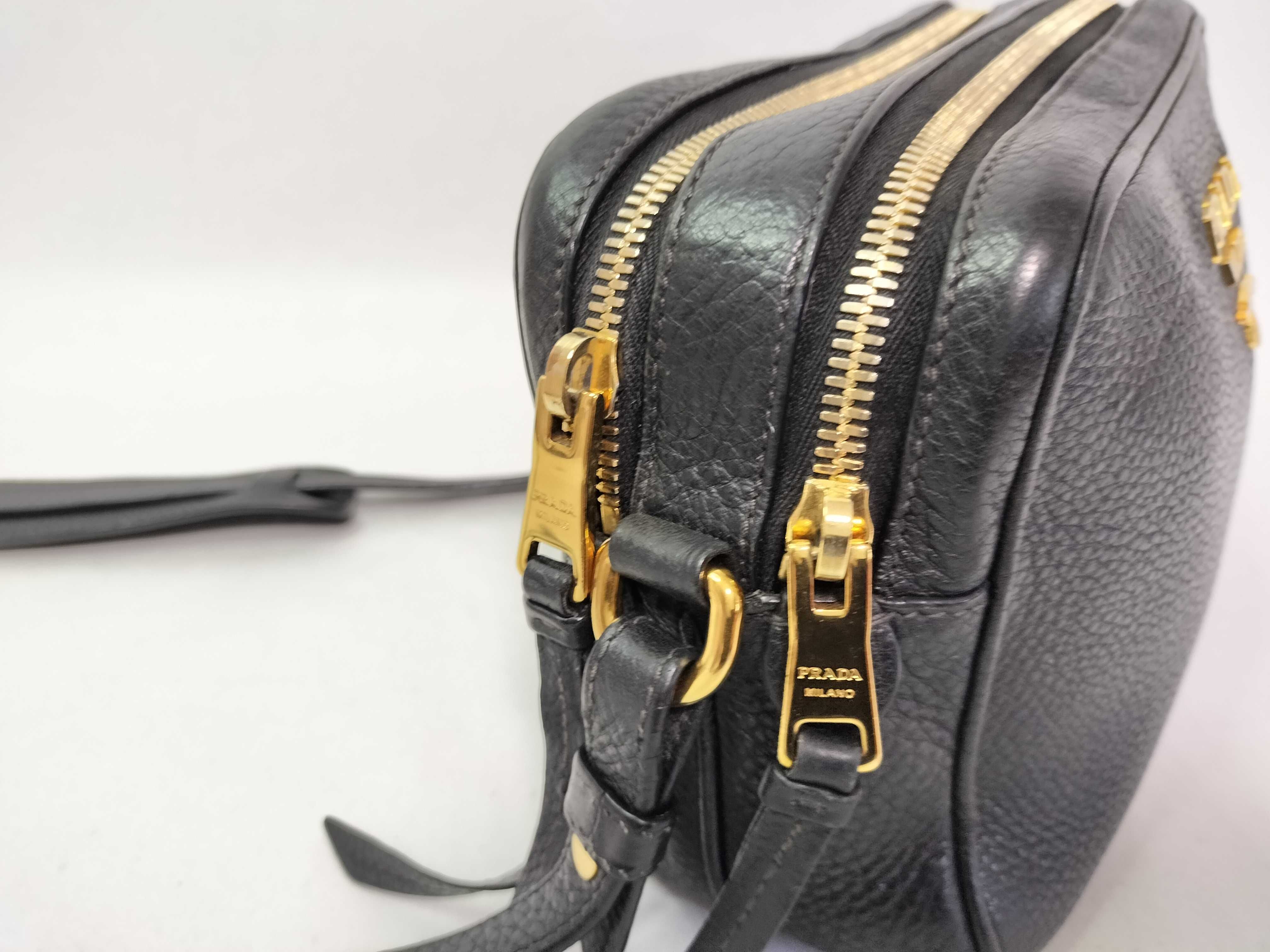 Vitello Daino Camera Bag, Black Shoulder Bag — view 13