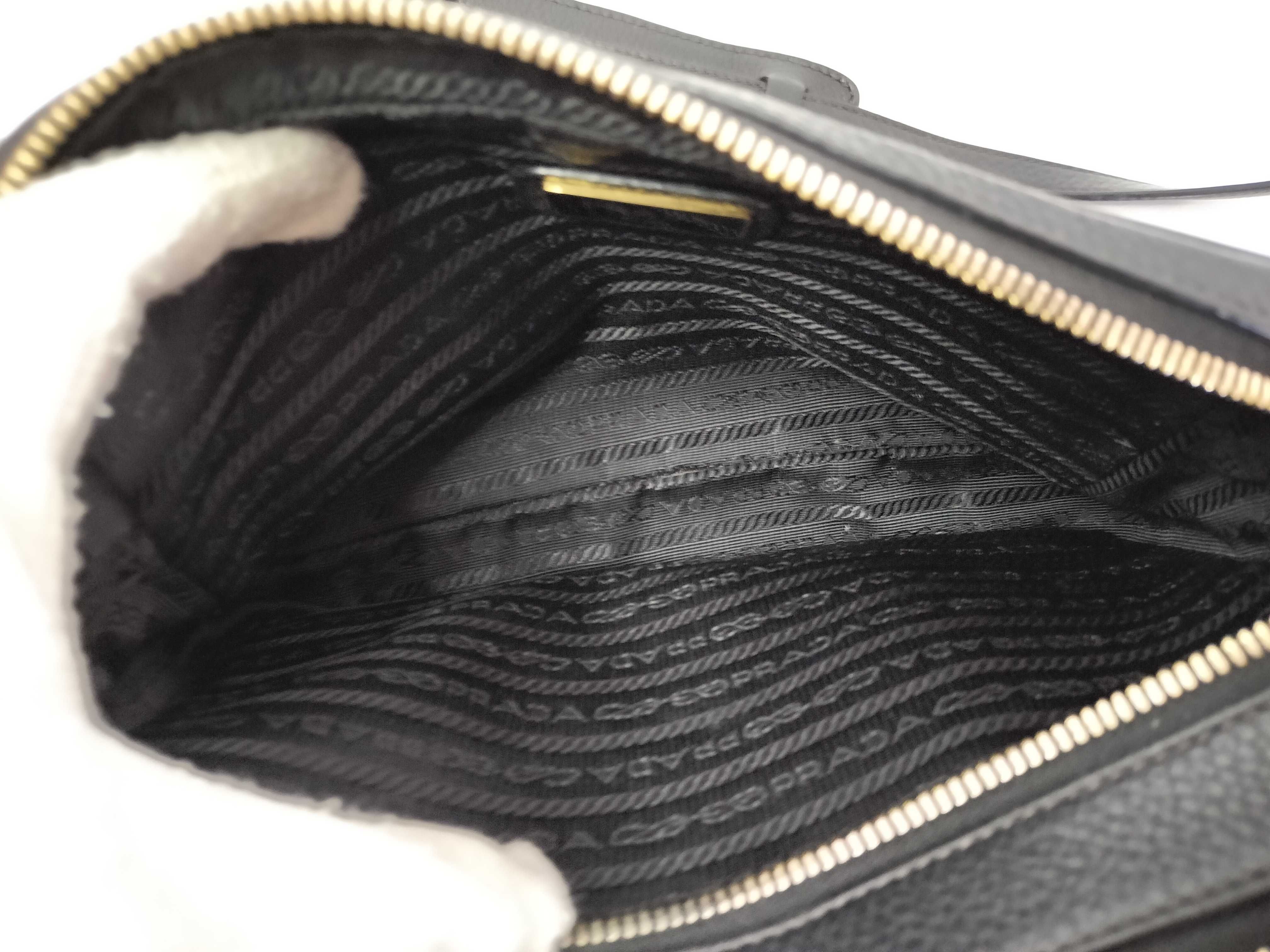 Vitello Daino Camera Bag, Black Shoulder Bag — view 14