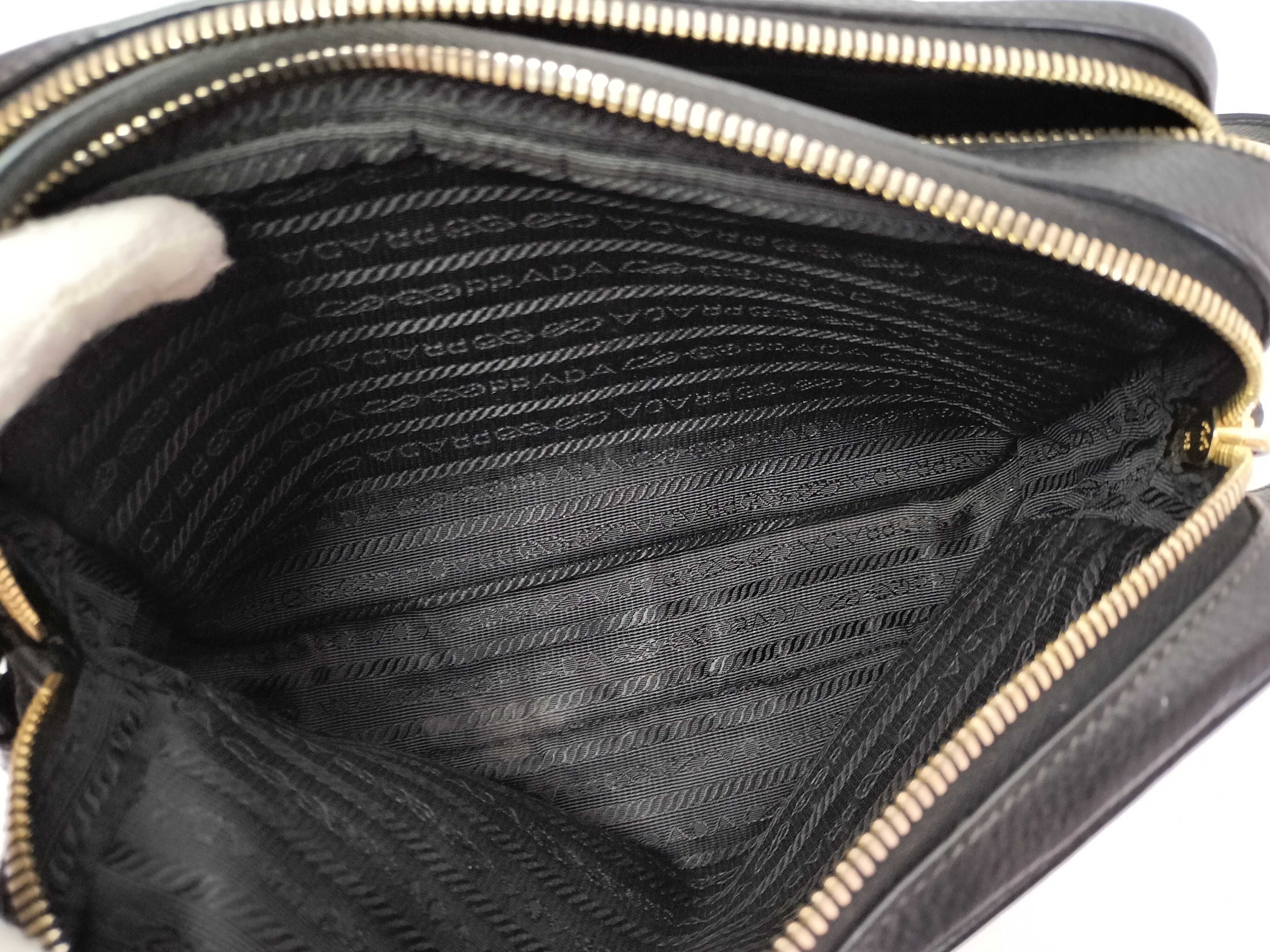 Vitello Daino Camera Bag, Black Shoulder Bag — view 15