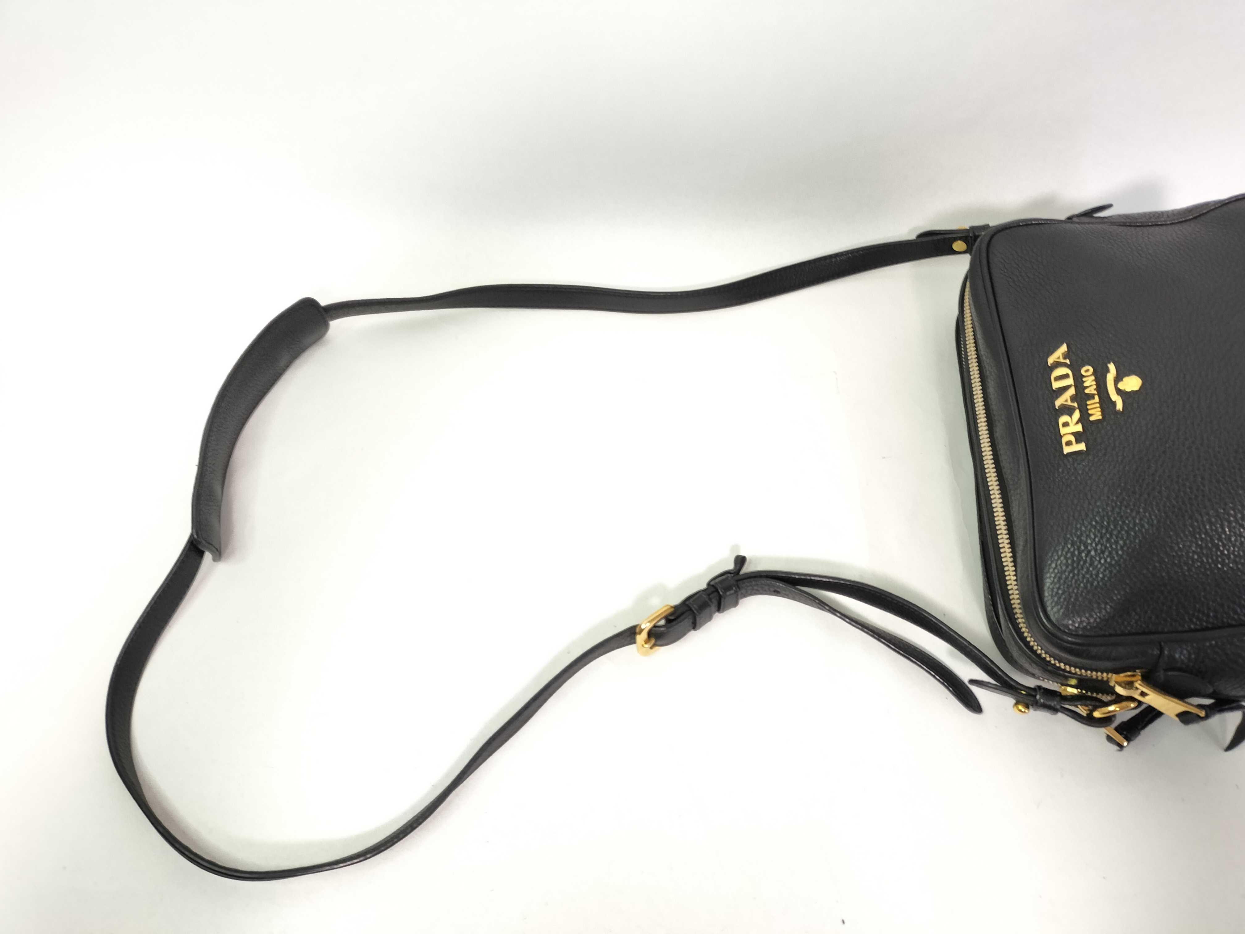 Vitello Daino Camera Bag, Black Shoulder Bag — view 5