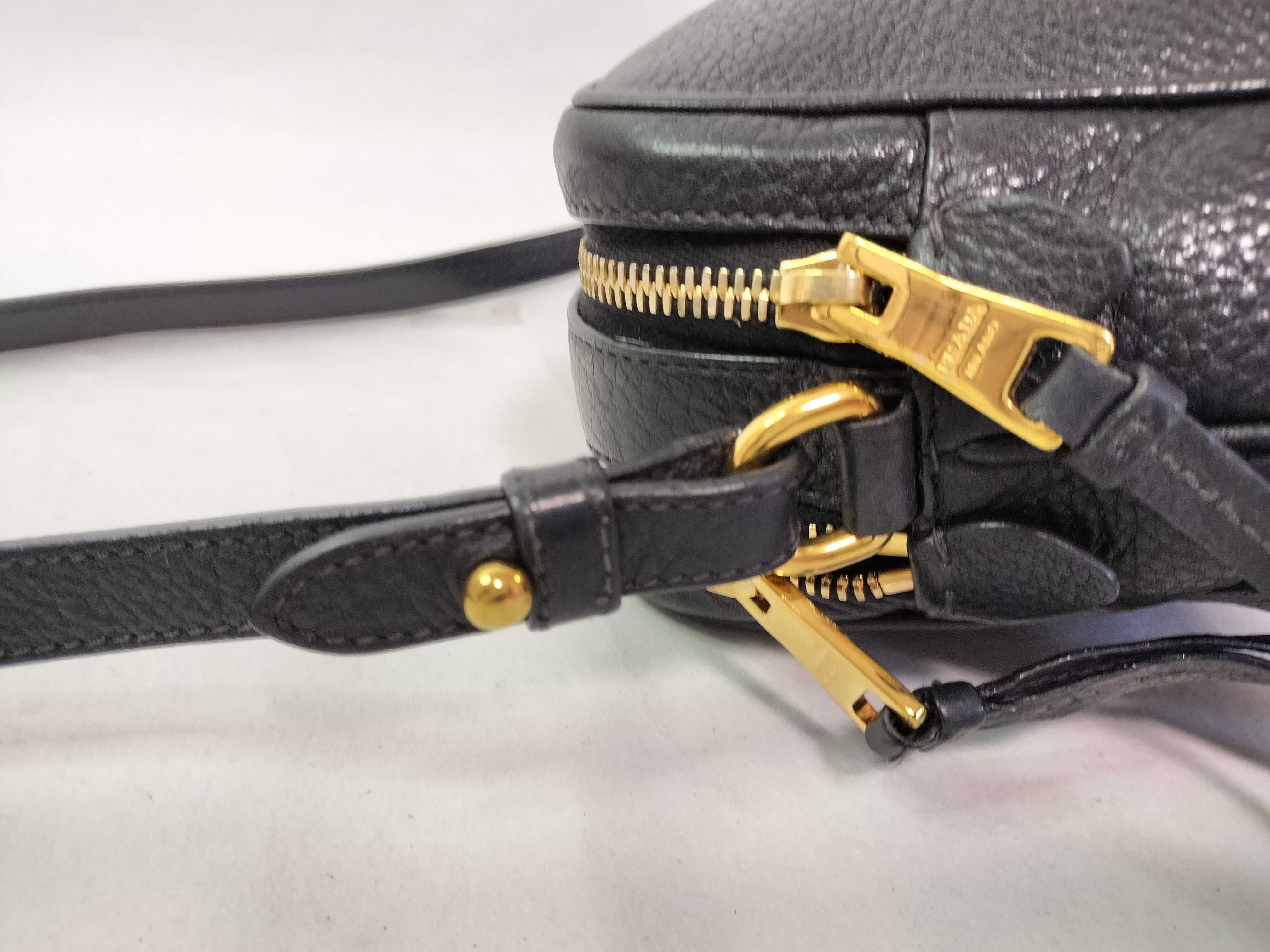 Vitello Daino Camera Bag, Black Shoulder Bag — view 8