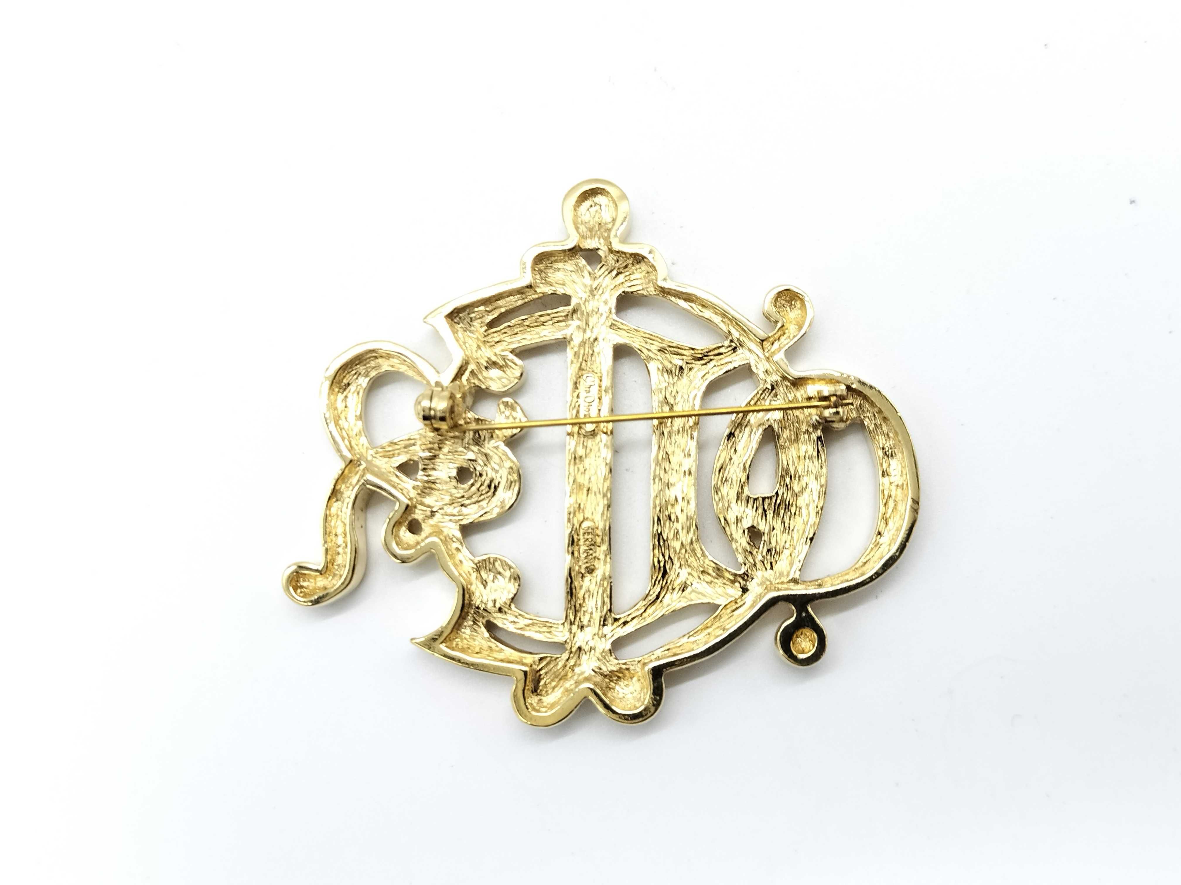 brooch emblem gold brooch — view 3