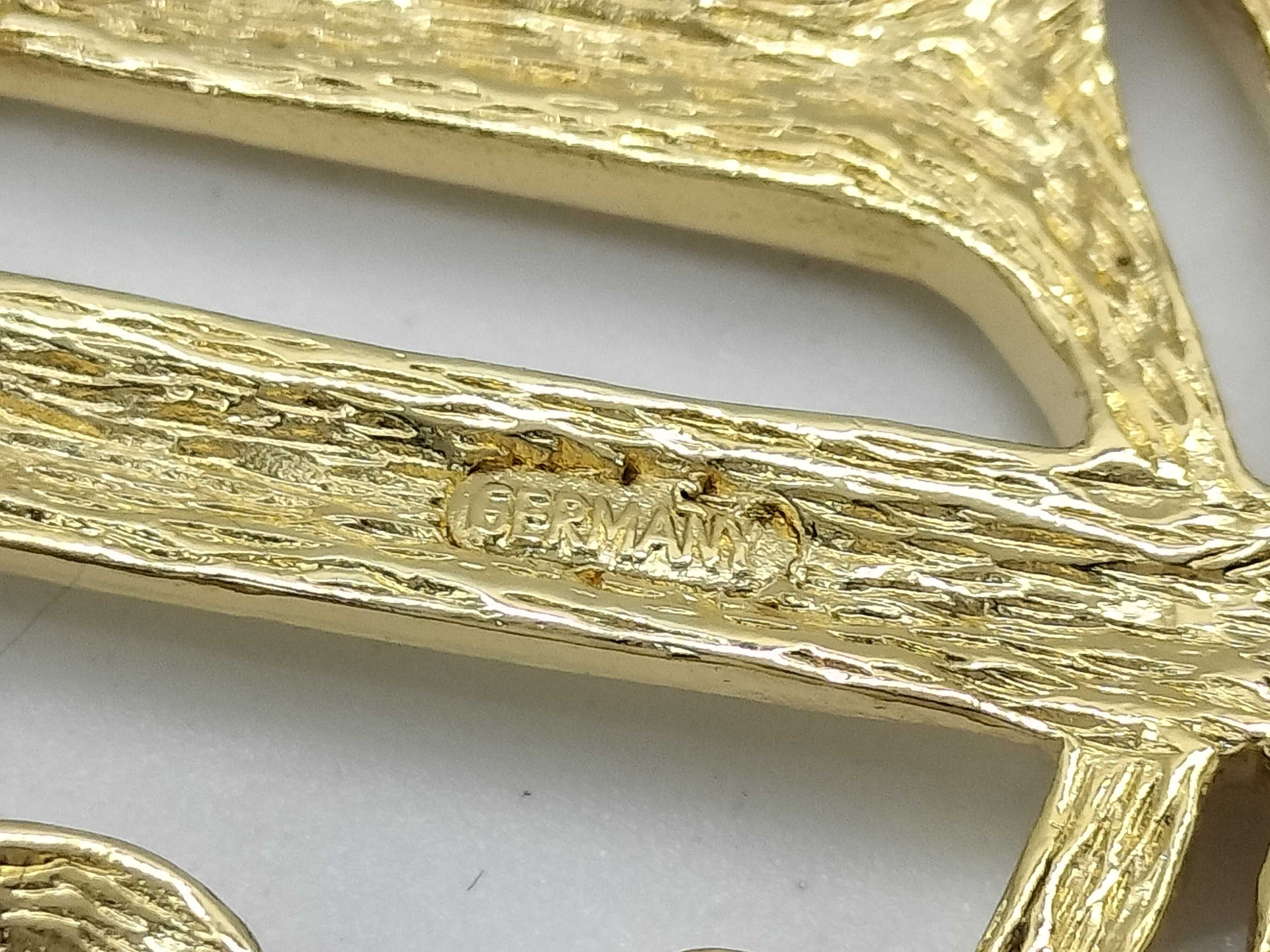 brooch emblem gold brooch — view 5