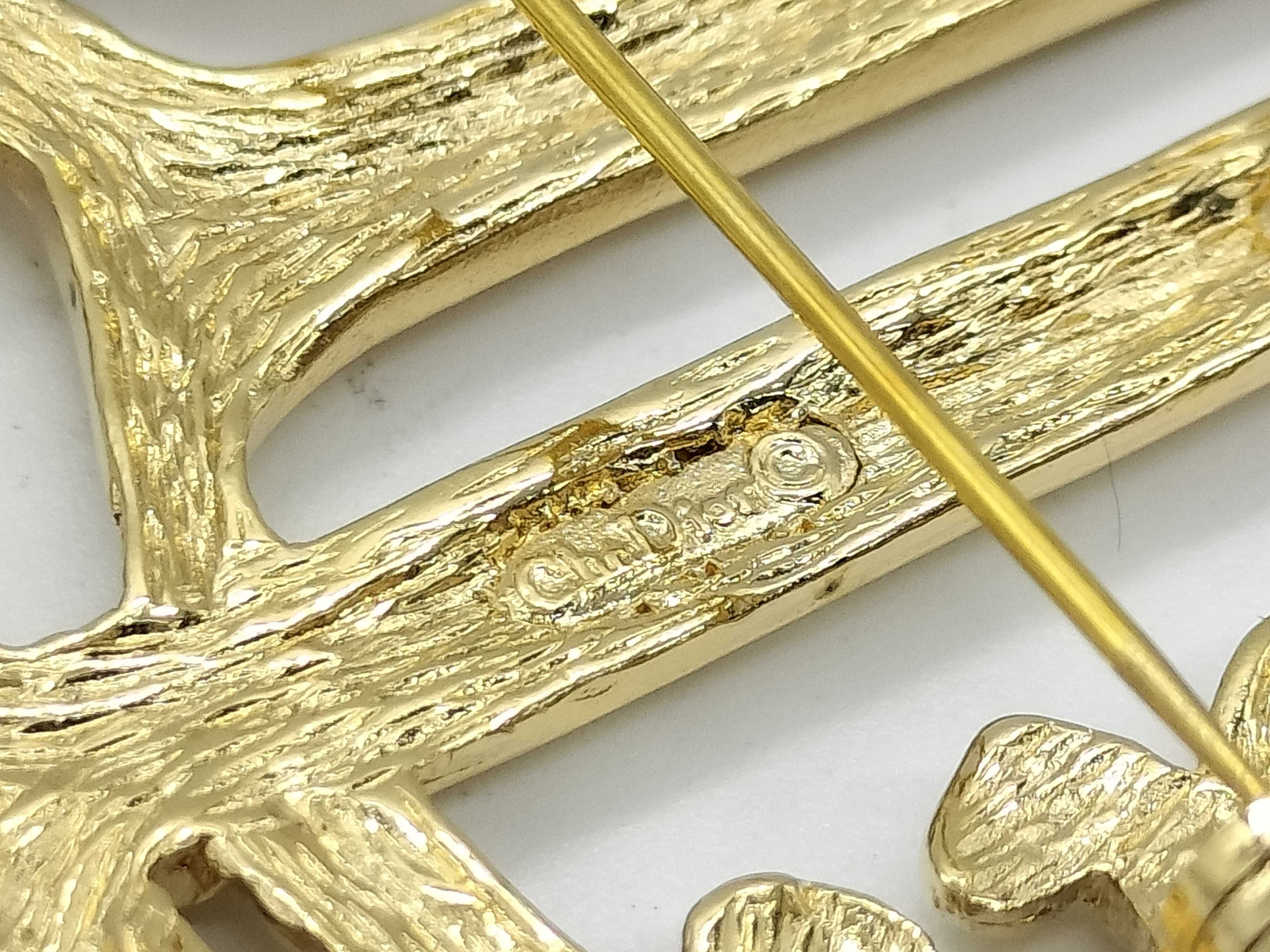 brooch emblem gold brooch — view 6