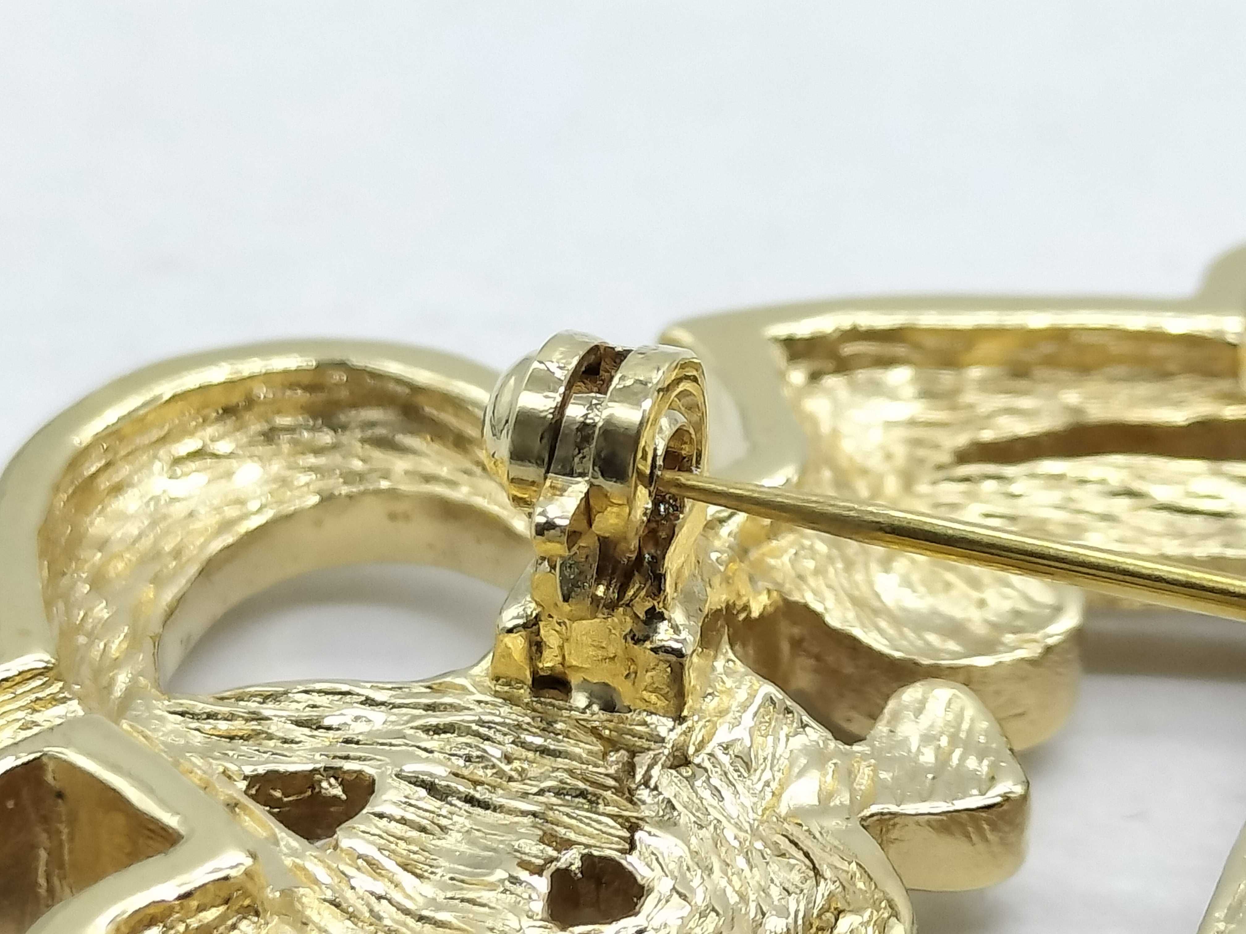 brooch emblem gold brooch — view 8