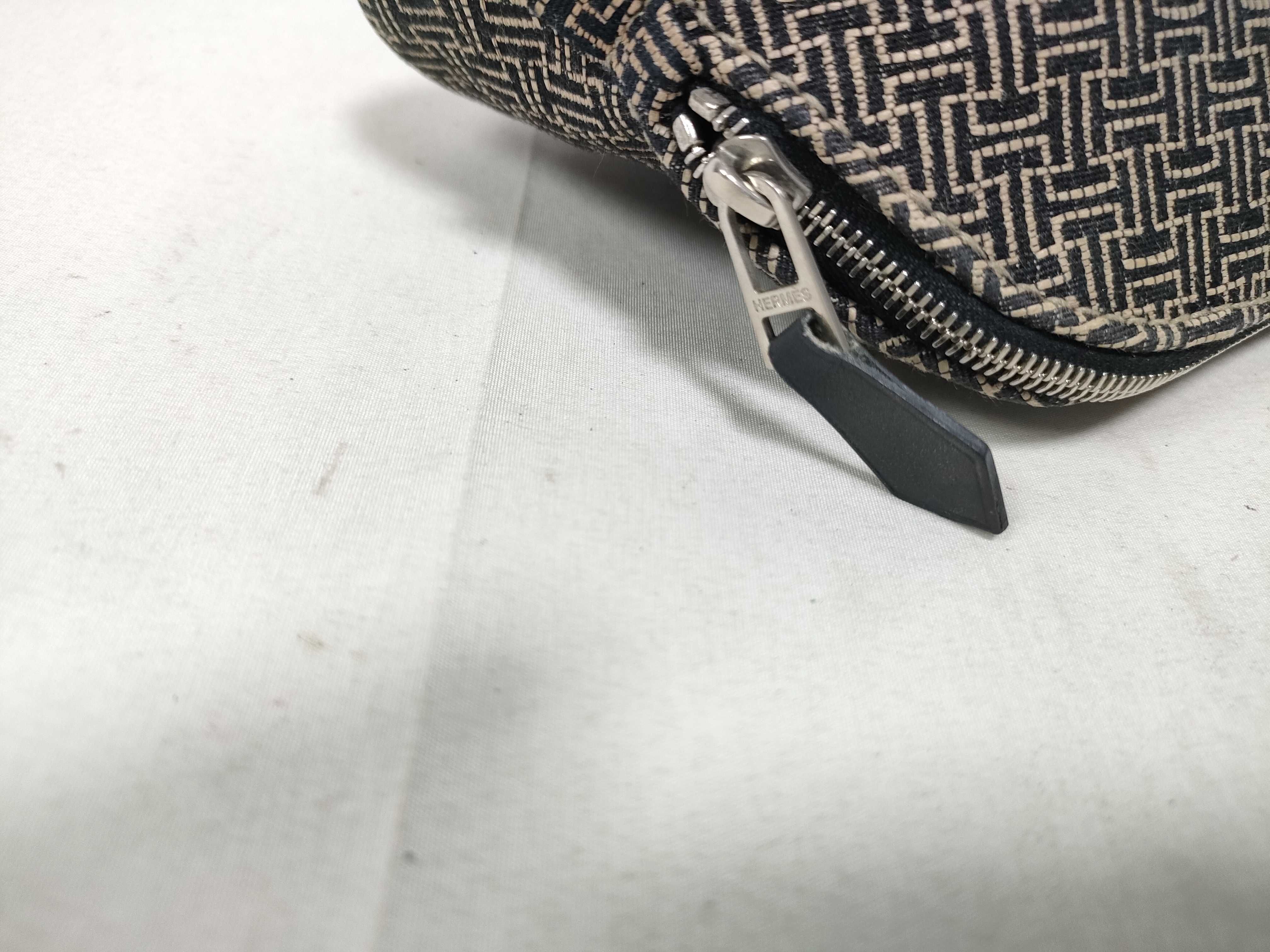 pouch — view 7