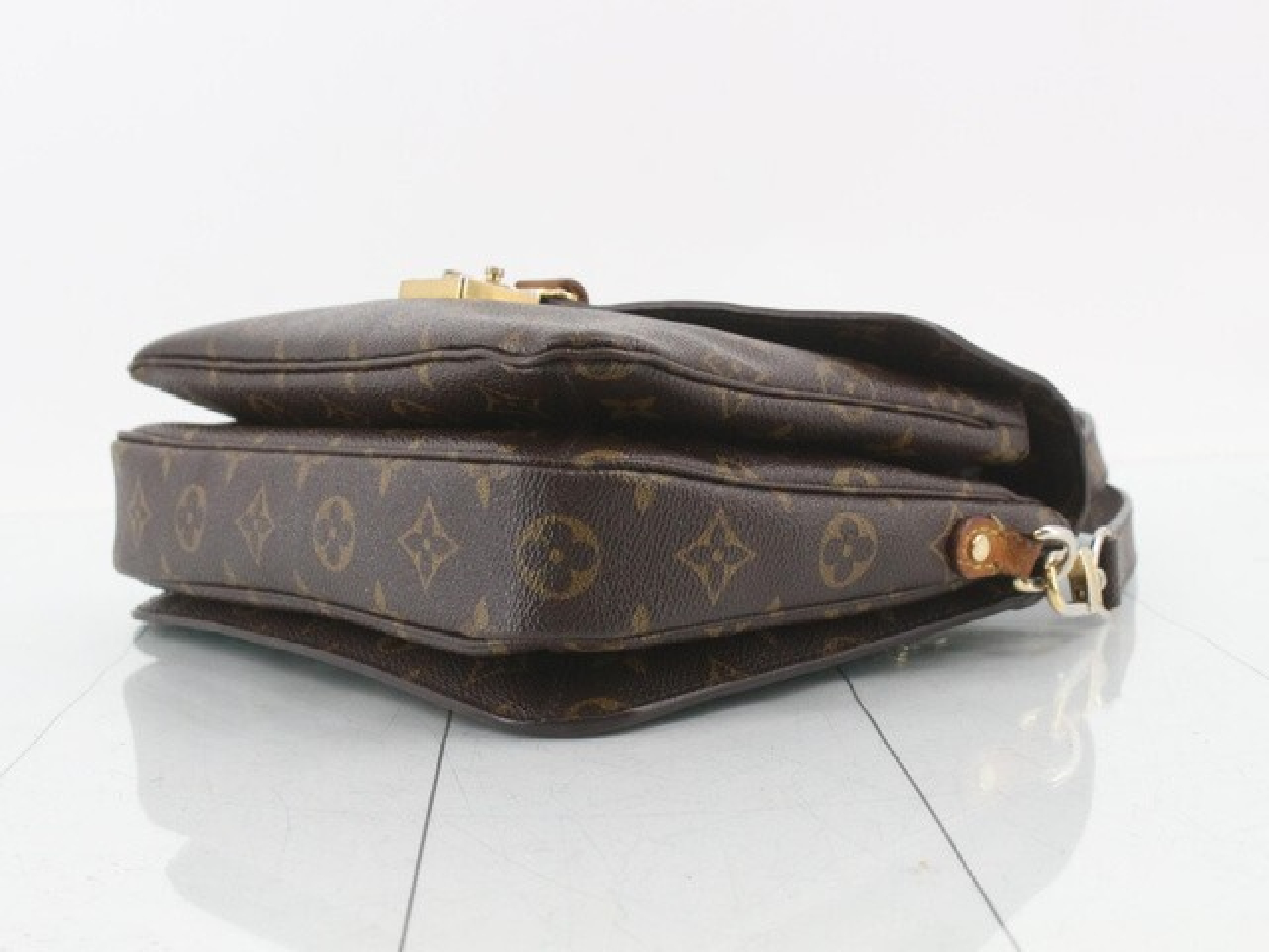Monogram Pochette Métis Shoulder Bag with Strap — view 4