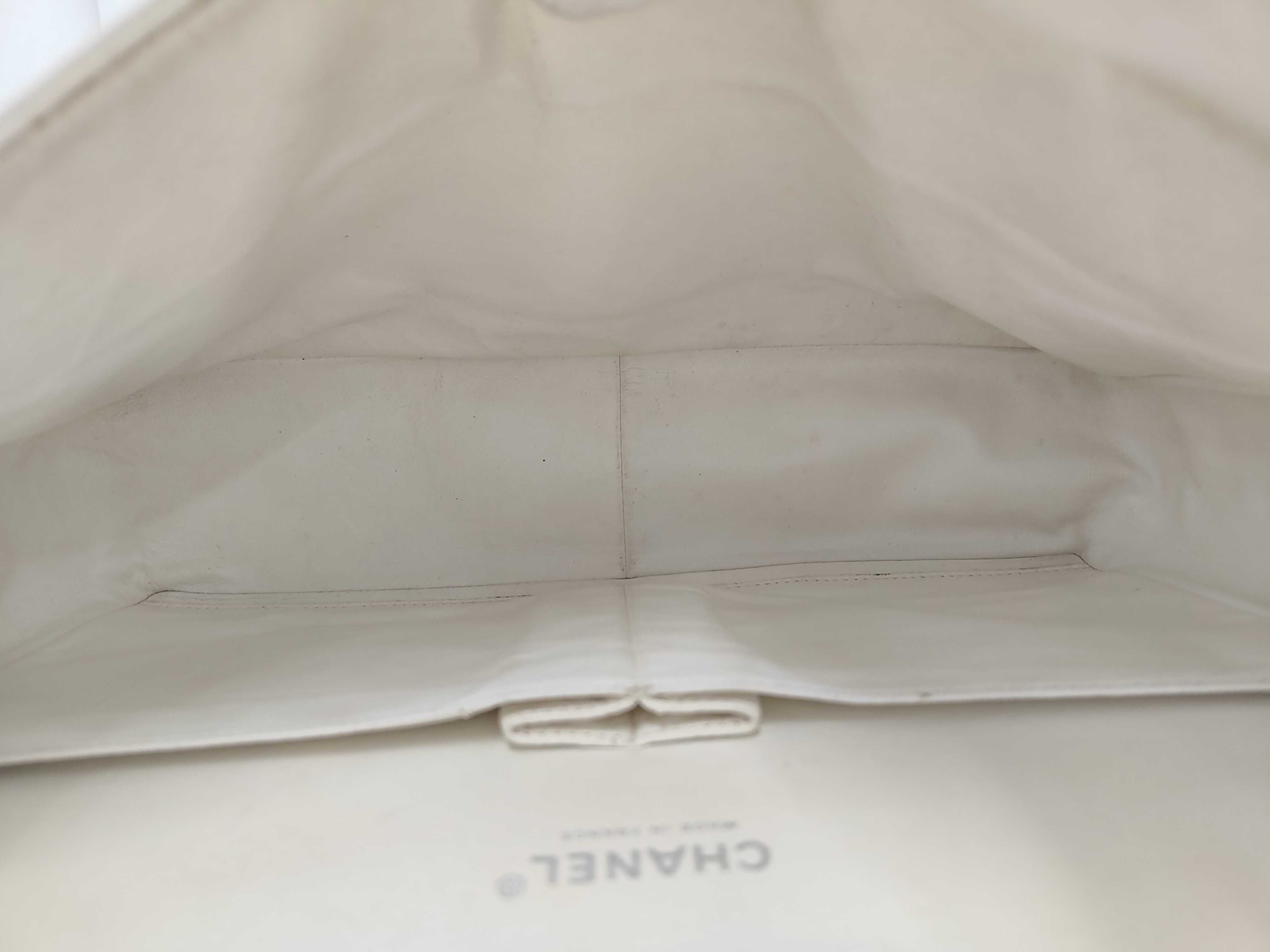 Matelassé Grained Calfskin White Silver Shoulder Bag — view 9