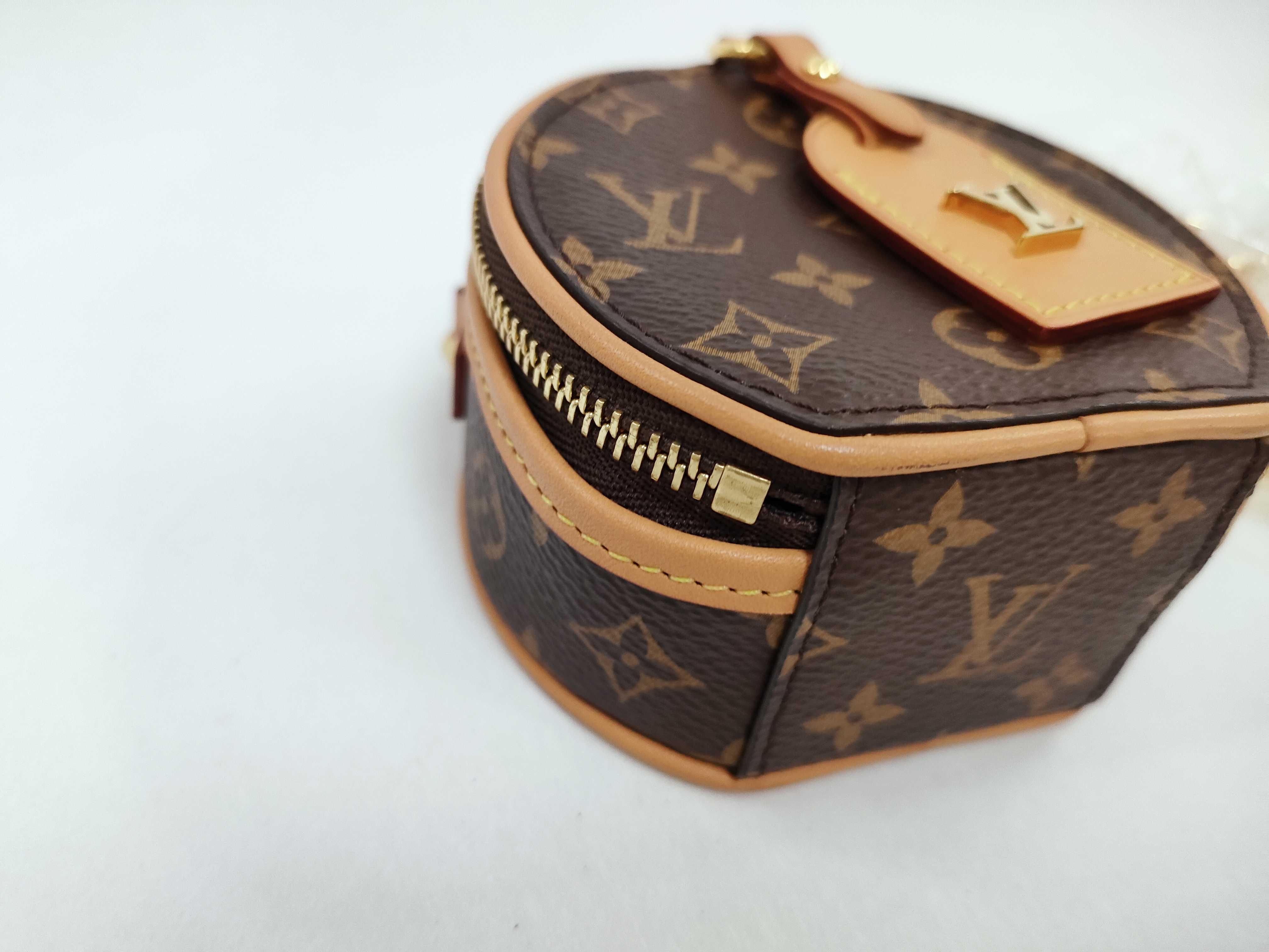 Monogram Louis Vuitton Shoulder Bag — view 6