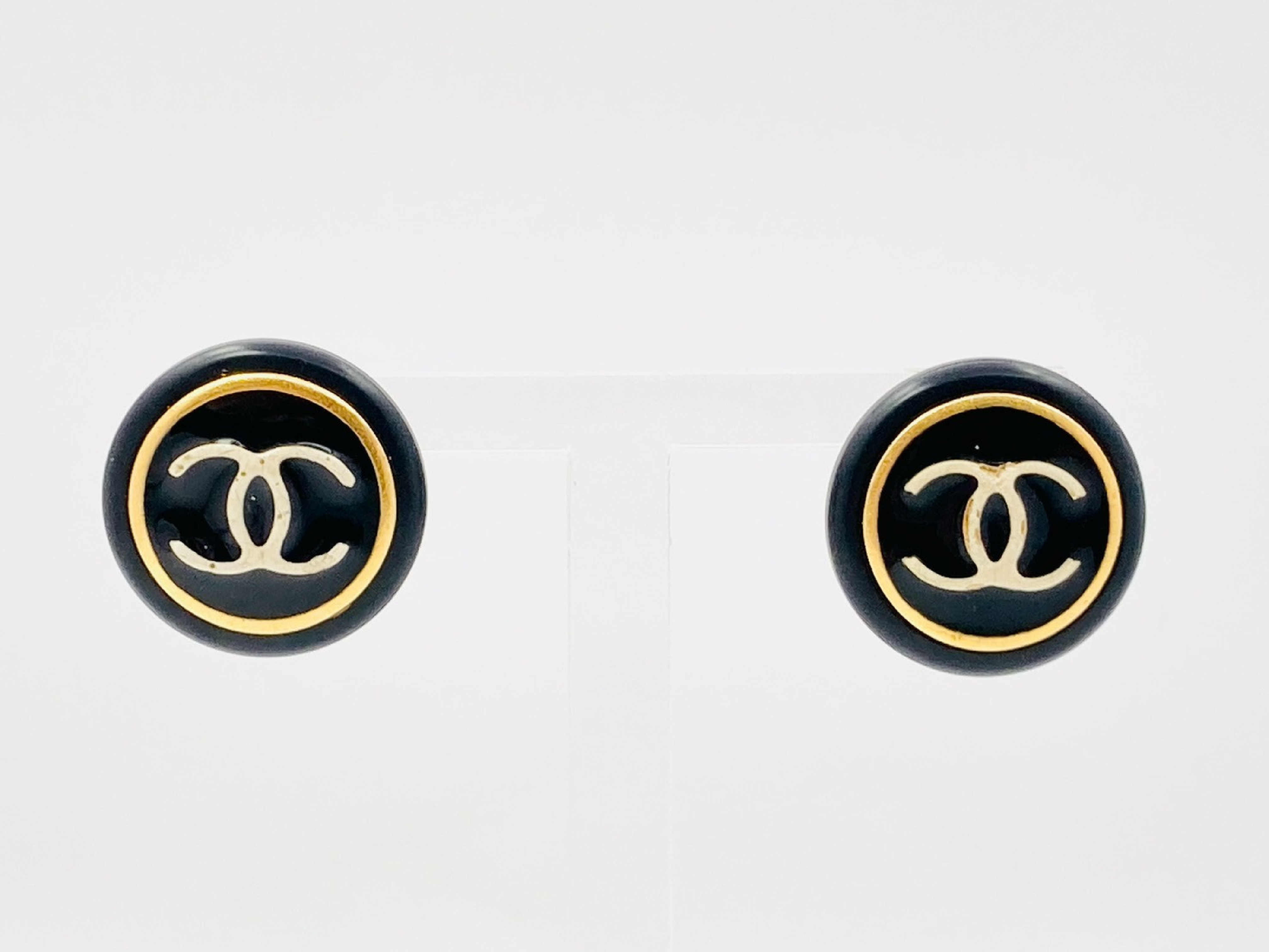 Coco Mark Round Earrings (with embellishment) 95P/24 Enamel x Resin Plastic Black