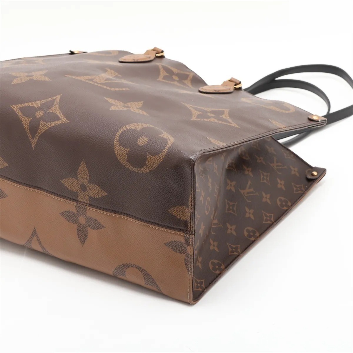 Giant Monogram Reverse OnTheGo DU2240 — view 3