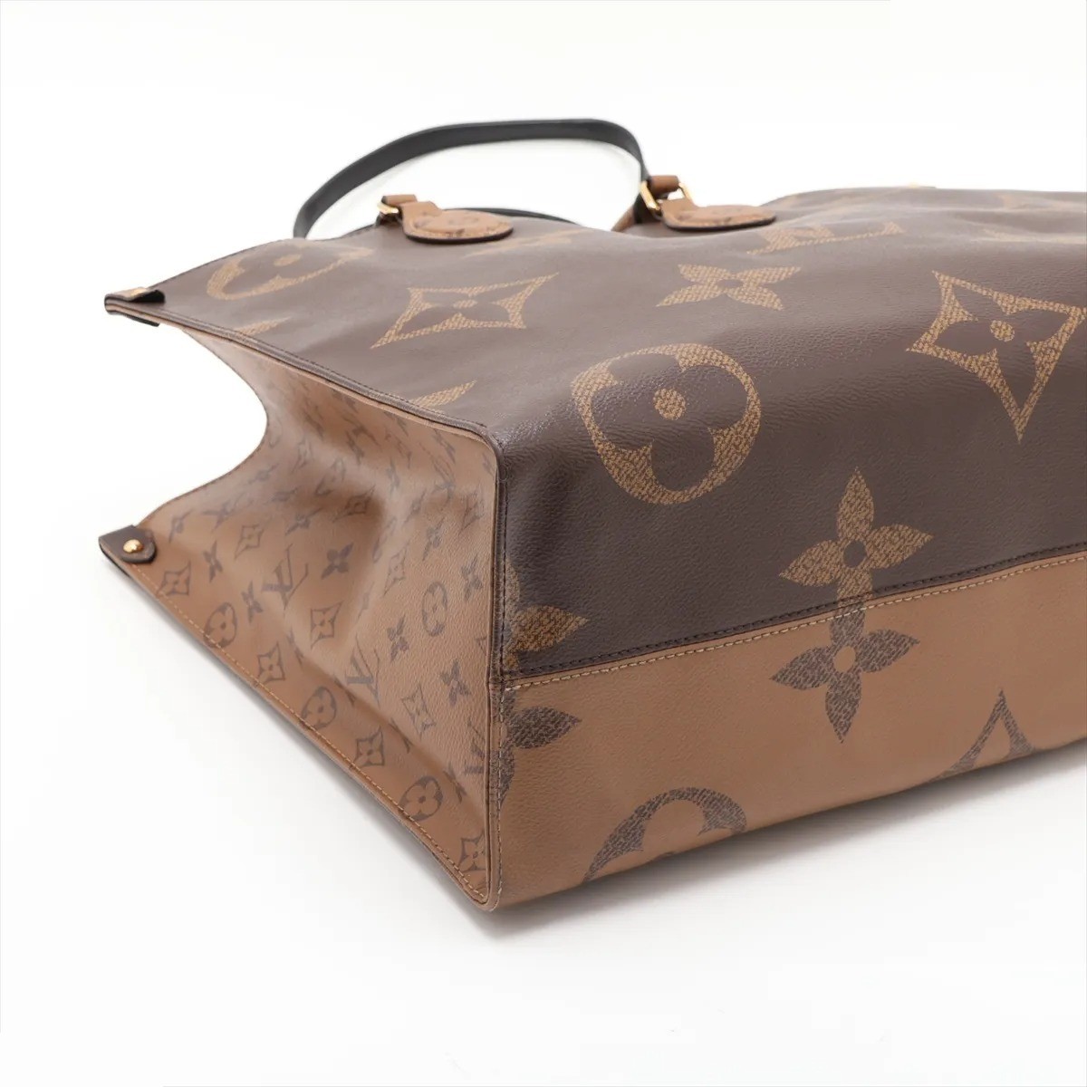 Giant Monogram Reverse OnTheGo DU2240 — view 4