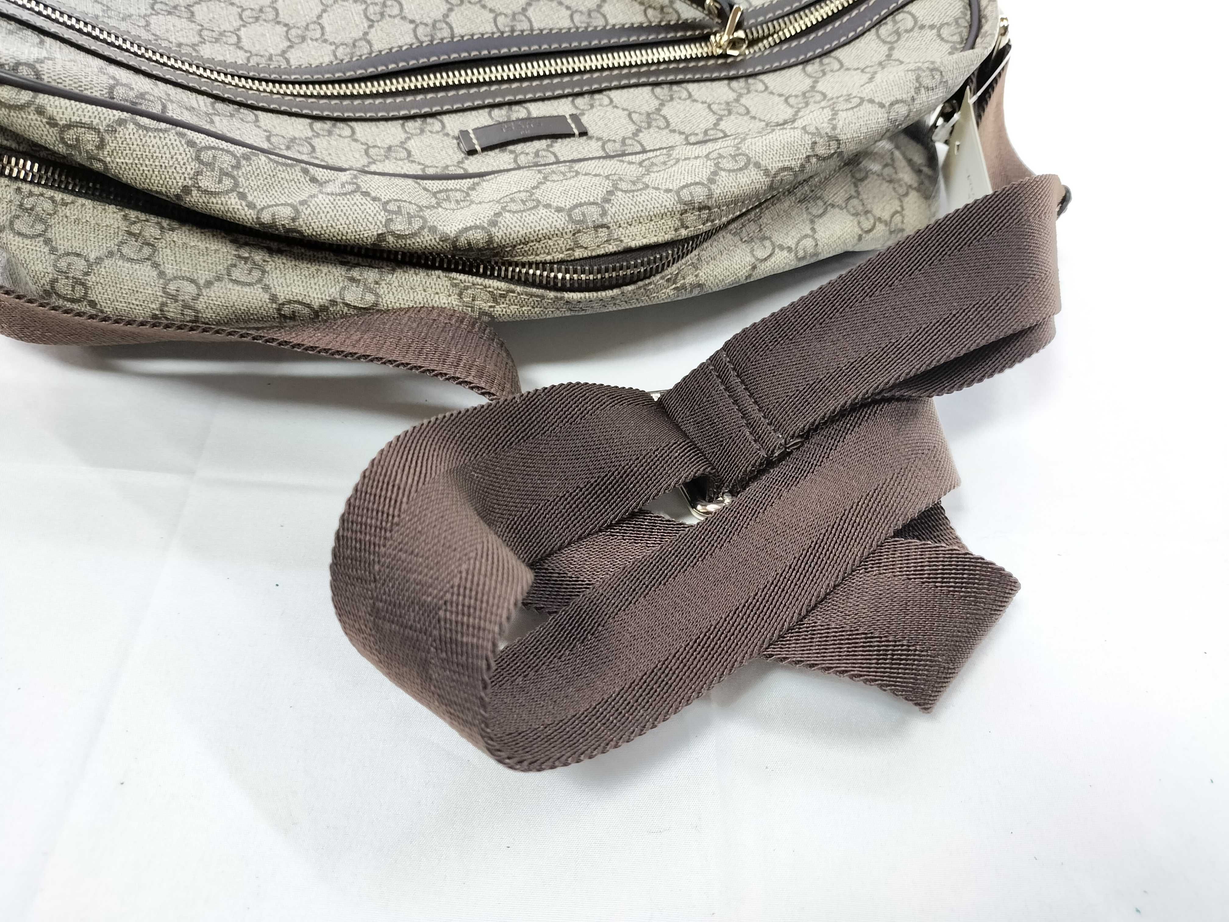 GG Supreme 211107 Shoulder Bag — view 3