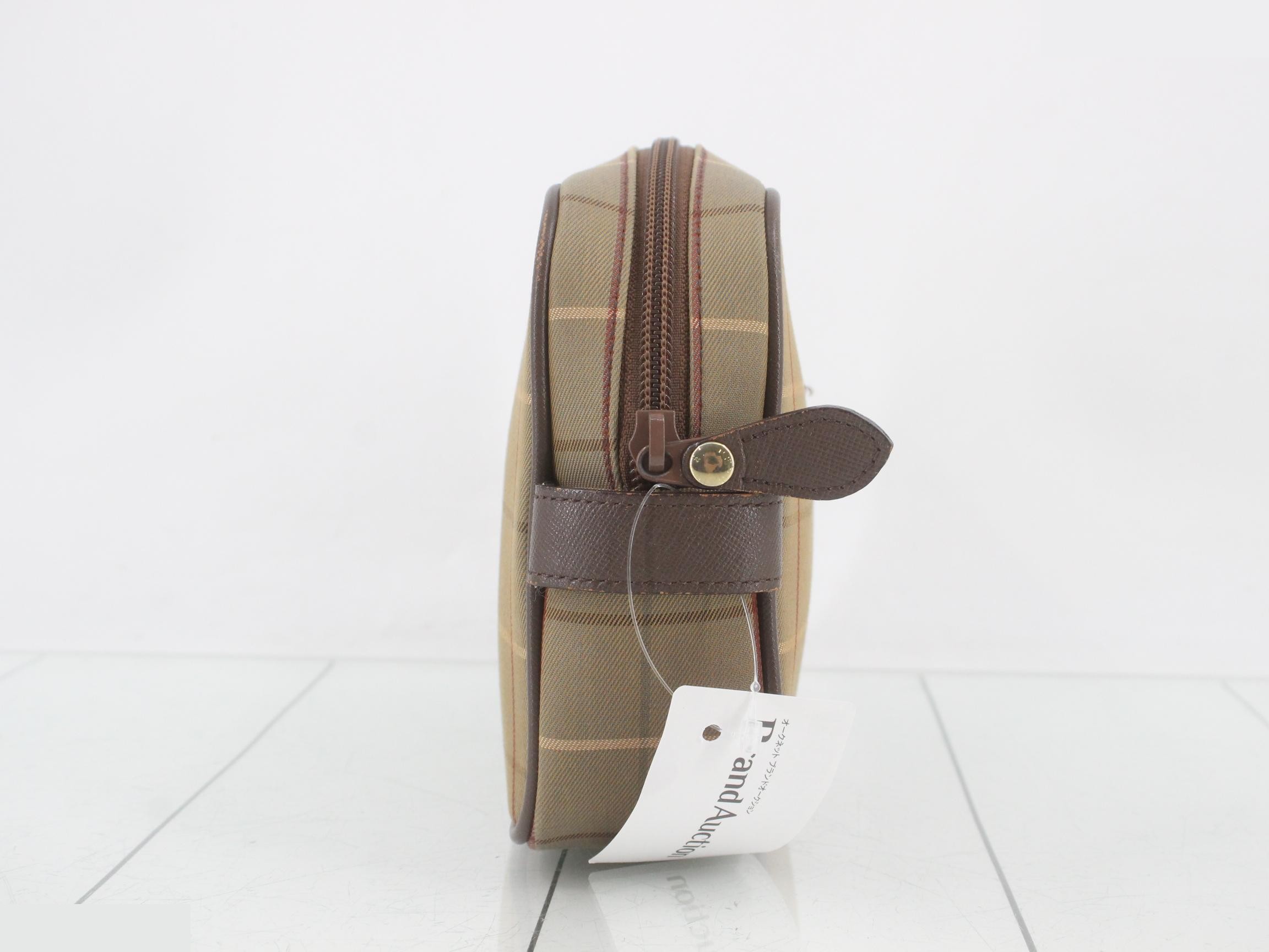 Burberrys Check Clutch Bag — view 4
