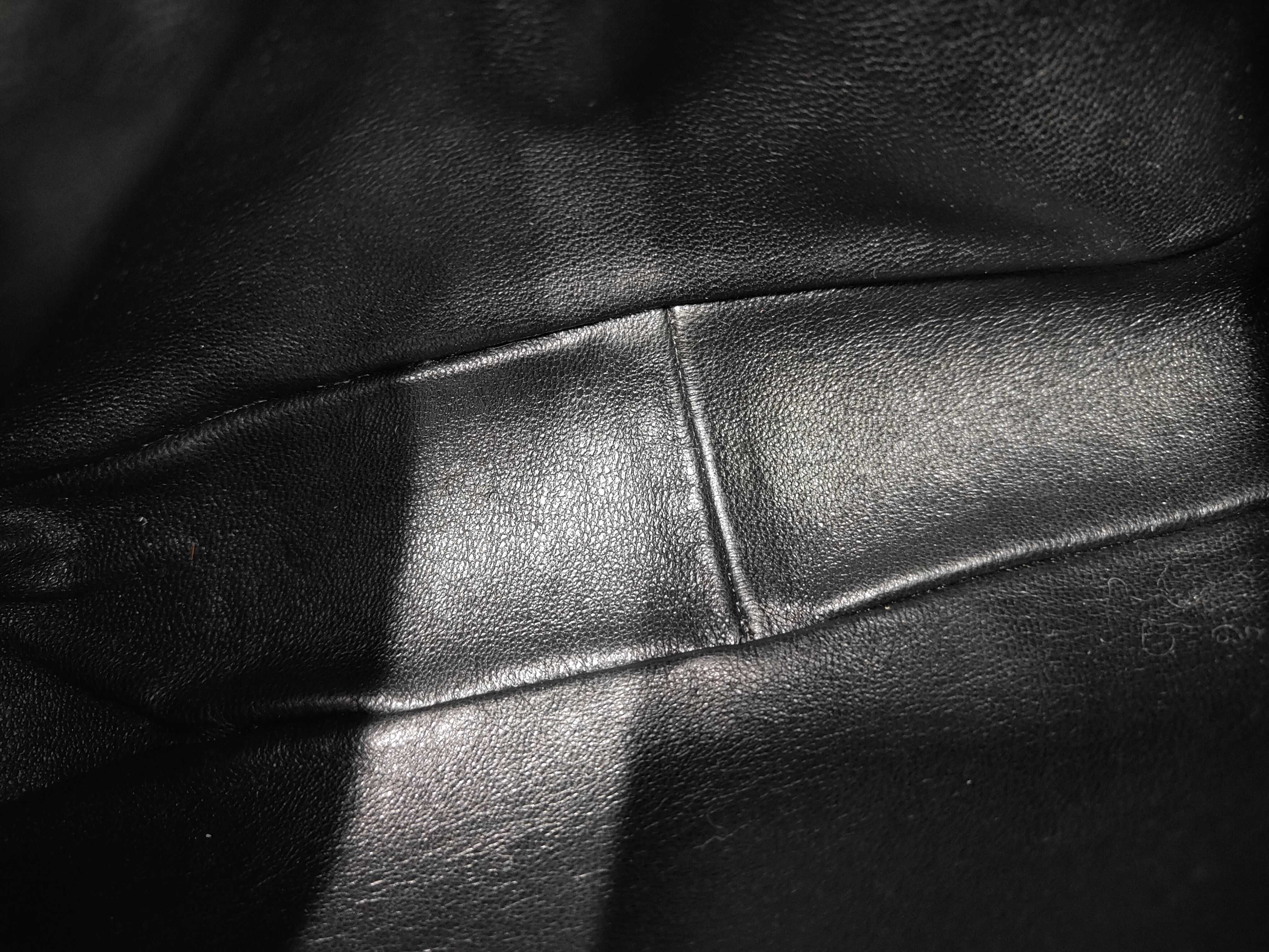 Vintage Matelassé Black Lambskin Shoulder Bag — view 11